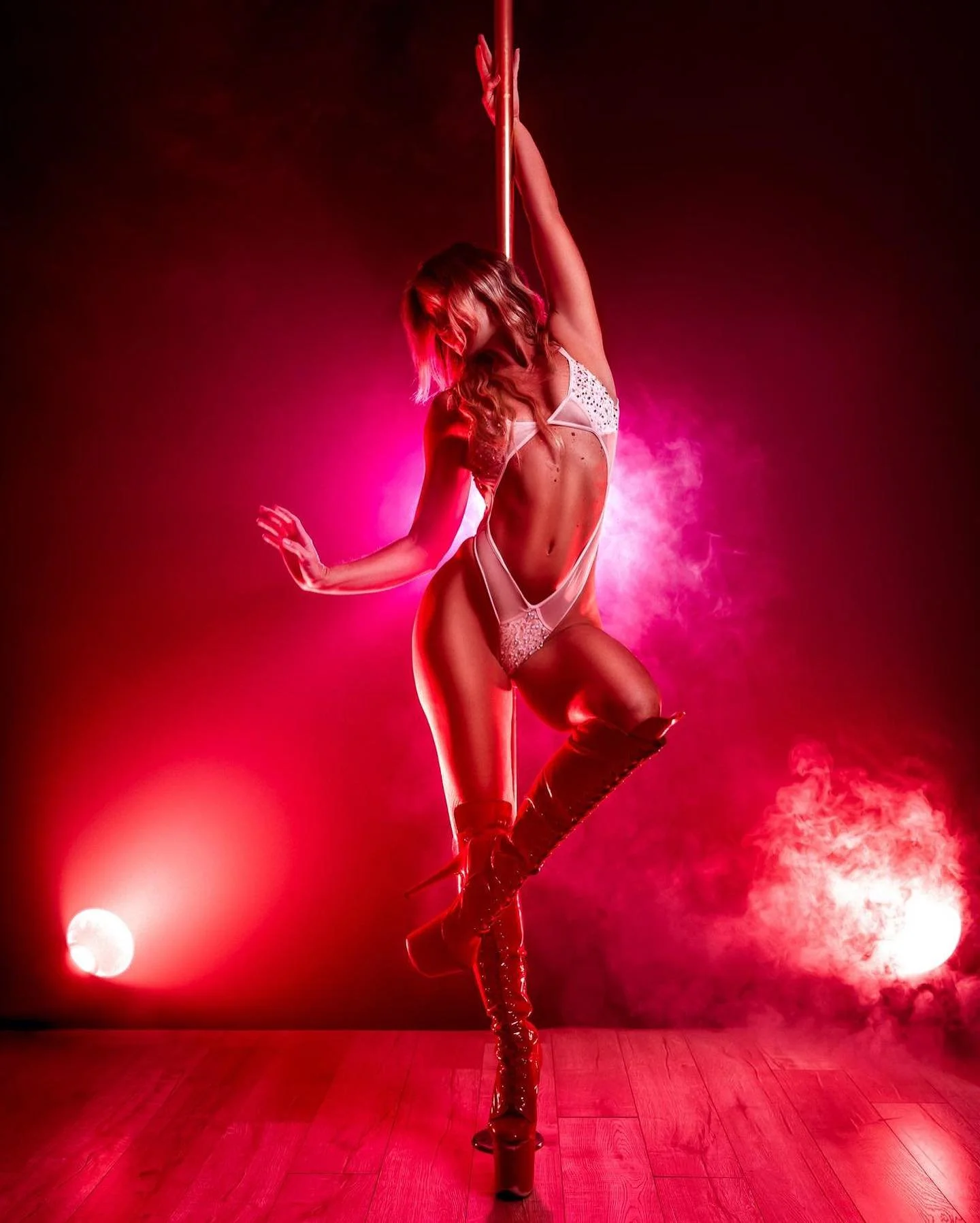 Meet your instructor Honey
@honey_flows_dancer 

Honey teaches Wednesdays 
5.30pm Beginners Pole Dance 
6.30pm Sexy Flow (suitable for beginners 2 and above)

#poledancelessons #beginnerspoledanceclass #poledance #dance #sexydance #byronbay