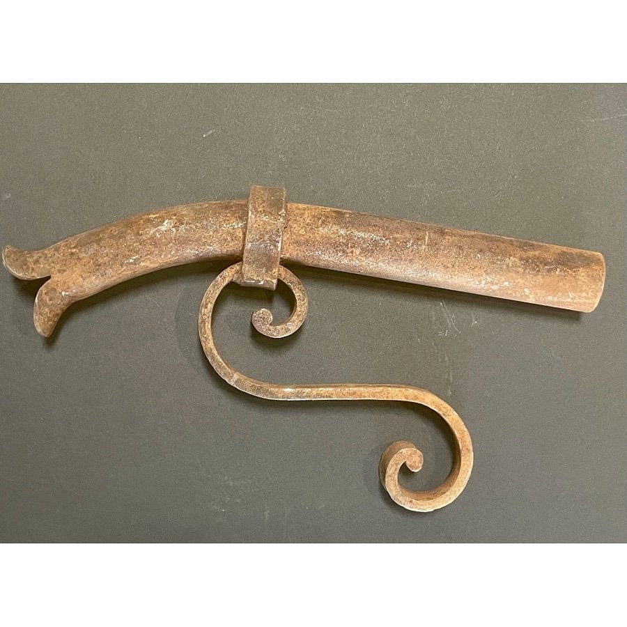 ANTIQUE IRON SPOUT