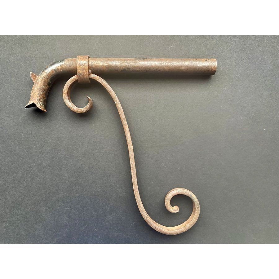 ANTIQUE IRON SPOUT