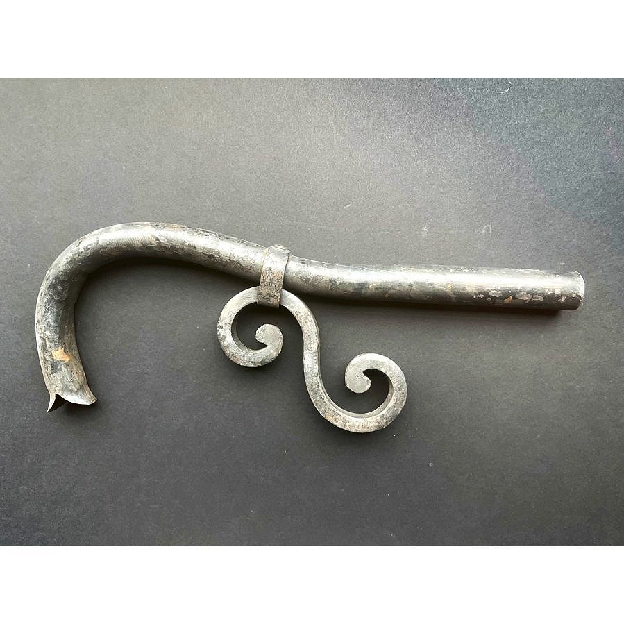 ANTIQUE IRON SPOUT