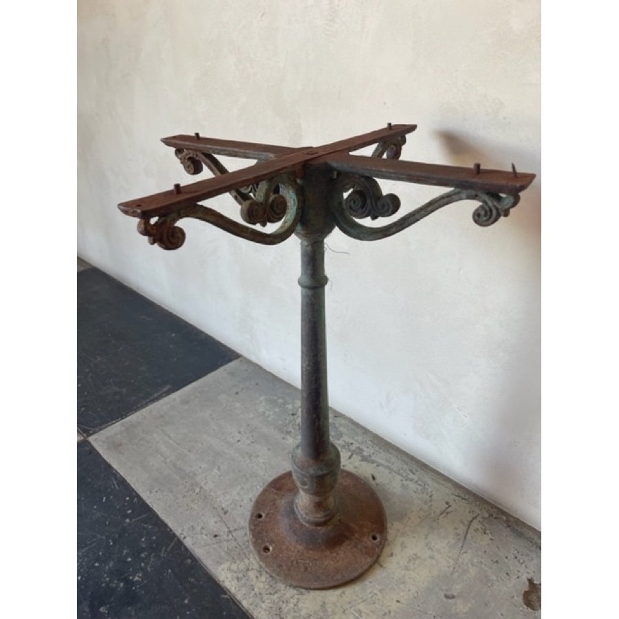 ANTIQUE IRON SCROLL BASE