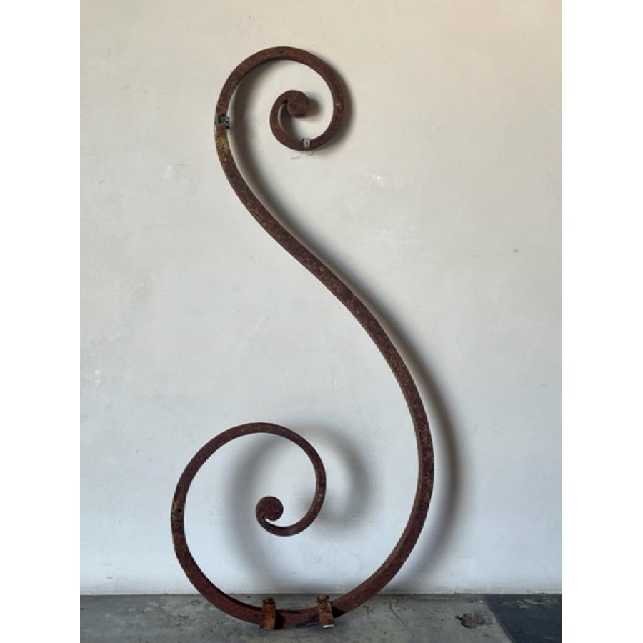 LARGE WROUGHT IRON SCROLL