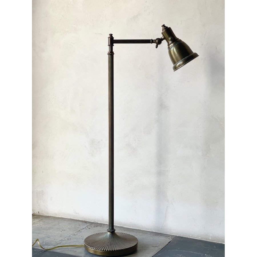 METAL FLOOR LAMP