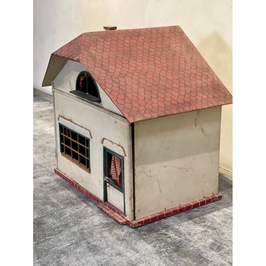 ANTIQUE DOLL HOUSE