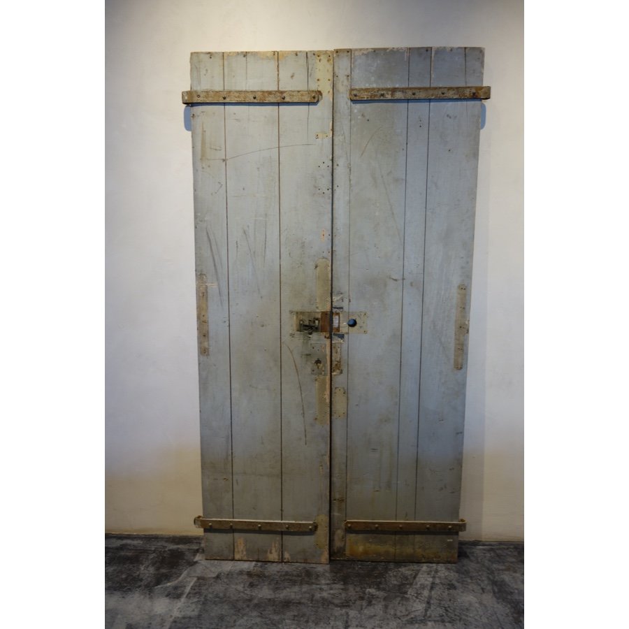 ANTIQUE PAIR OF DOORS