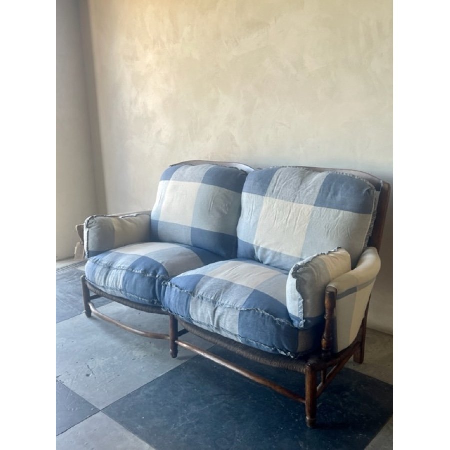 TWO-SEATER LOVESEAT