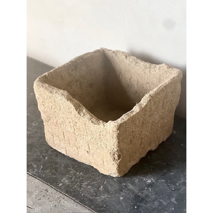 ANTIQUE CAST CONCRETE PLANTER