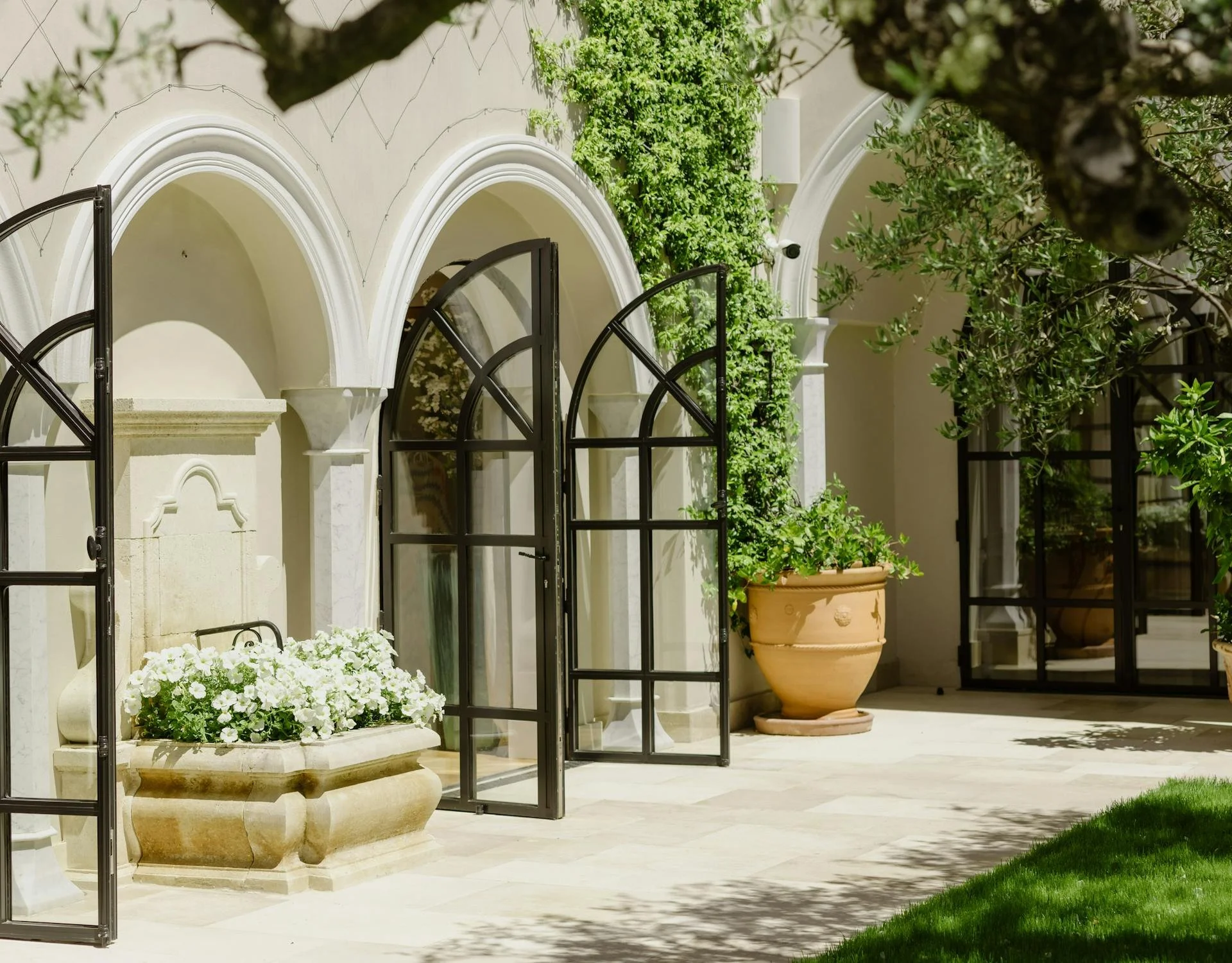 Z5tl45bqstJ9-CYE_luxury-wedding-chateau-la-messardiere-marionco-610.jpg