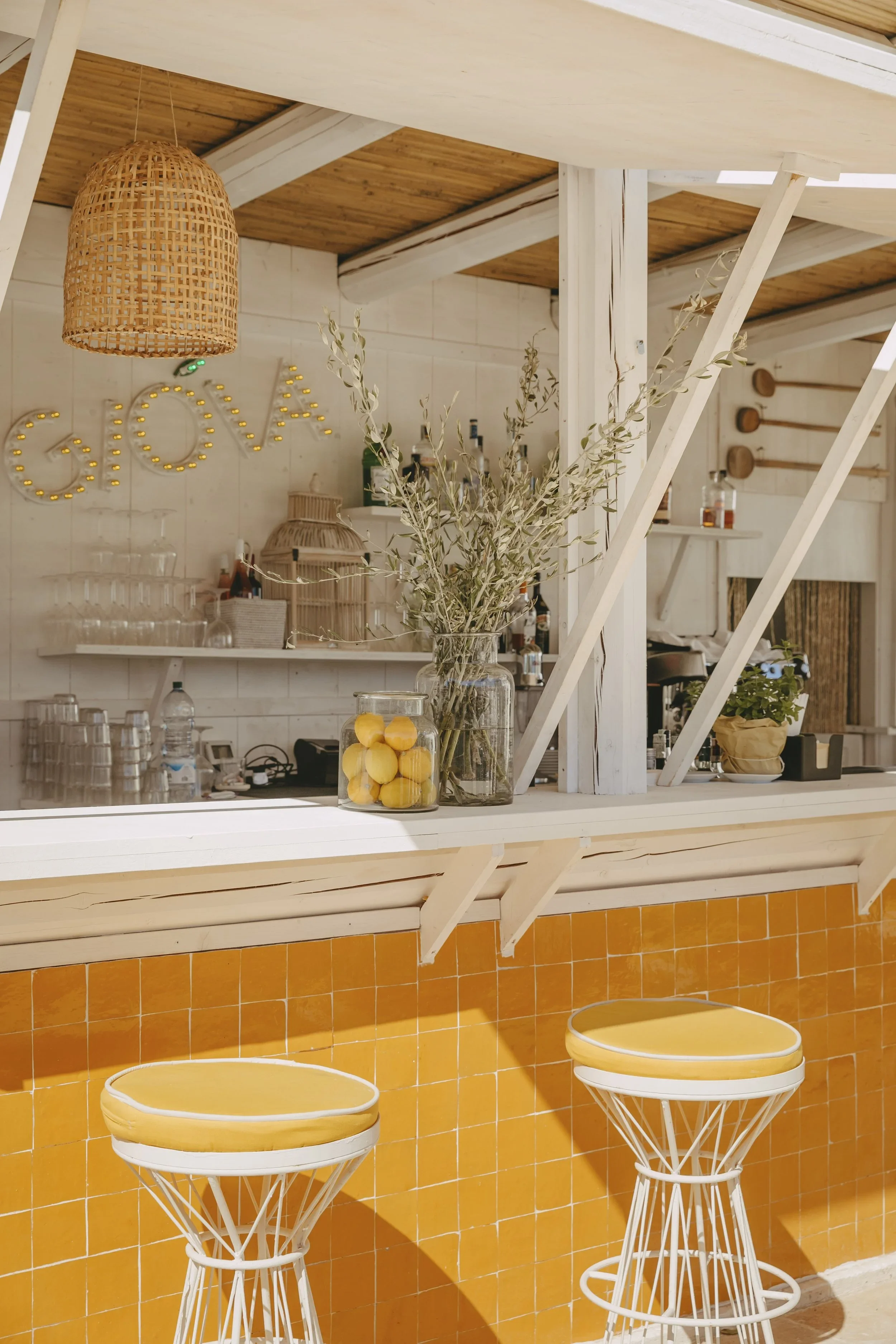 Masseria-Calderisi-Pool-BarGioia-015.webp
