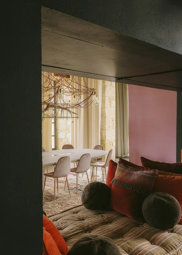 chateau-engalin-the-pink-salon-2.webp