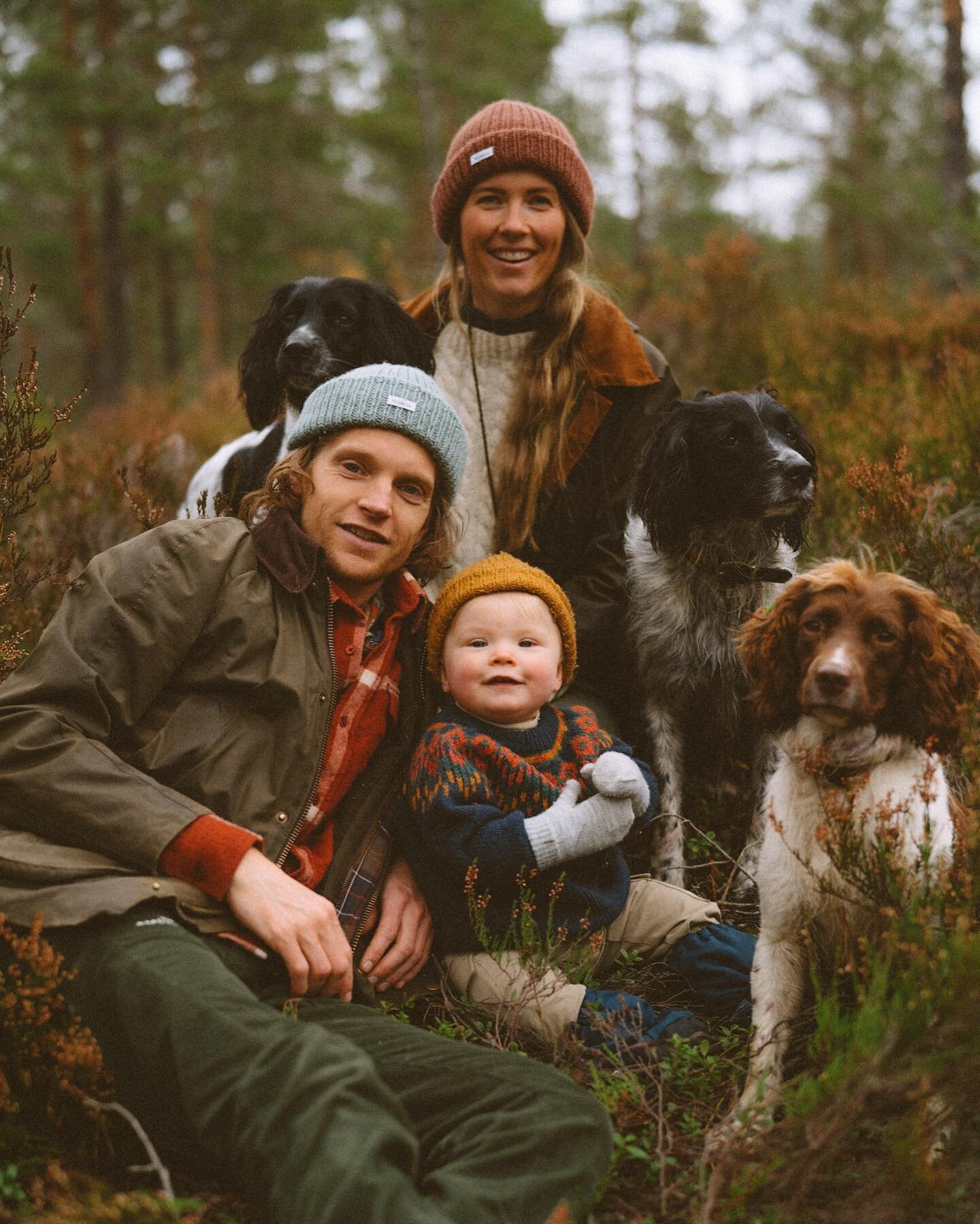 Every six months or so, we end up accidentally taking a family portrait. This is it 🍂 

#utno #mittfriluftsliv #inatur #2v&aelig;r #gmn #yrbilder #visitnorway #friluftsliv #skogtur #thefriluftslivclub #turistforeningen #norskfriluftsliv #stineogjarl