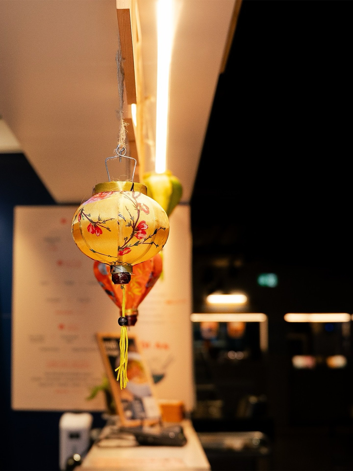 Did you know? Vietnamese lanterns are symbols of luck and warmth. 
At Hoi An, we bring that same welcoming glow into our space to share a touch of home with you. 🫔

#spoonfoodhall #hoian