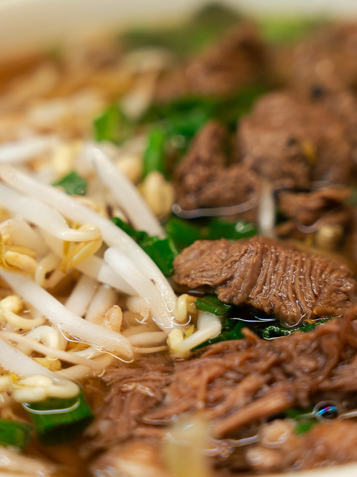 Nothing warms you up like a bowl of rich, aromatic phở - comfort in its purest form. 

#spoonfoodhall #hoian #foodingeneva