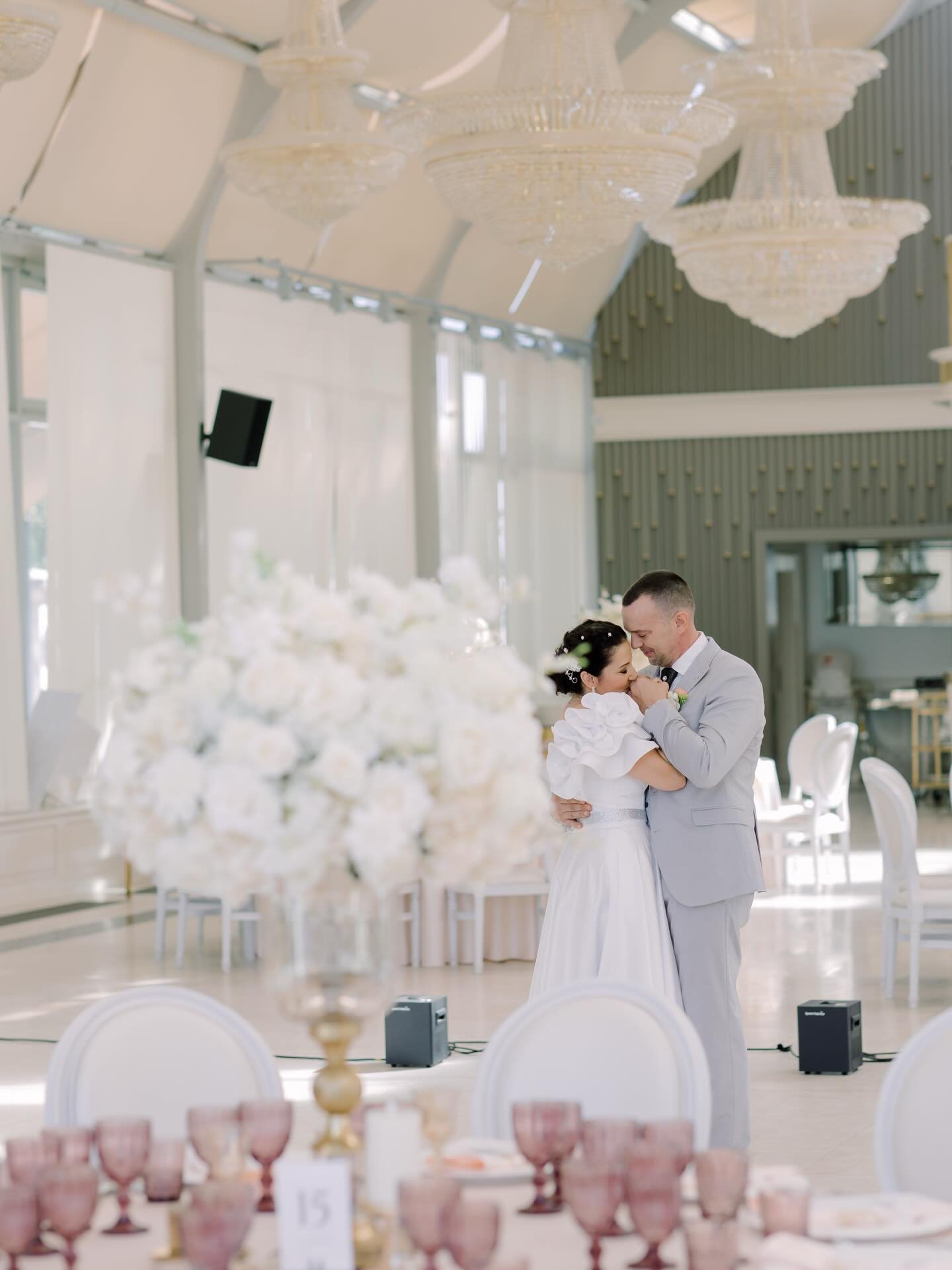 Still not over this wedding 🤍
 
Lovers: Barbi x @andras.dr.hegedus 

Dream Crew 🫶🏻:
Planning: @weddingsbylillakalmar 
Venue-catering-decor: @forgachkastely 
Photo: @rabloczkyandras 
Film: @drone4u 
Graphics, personal flowers: @naturalweddingdecor 