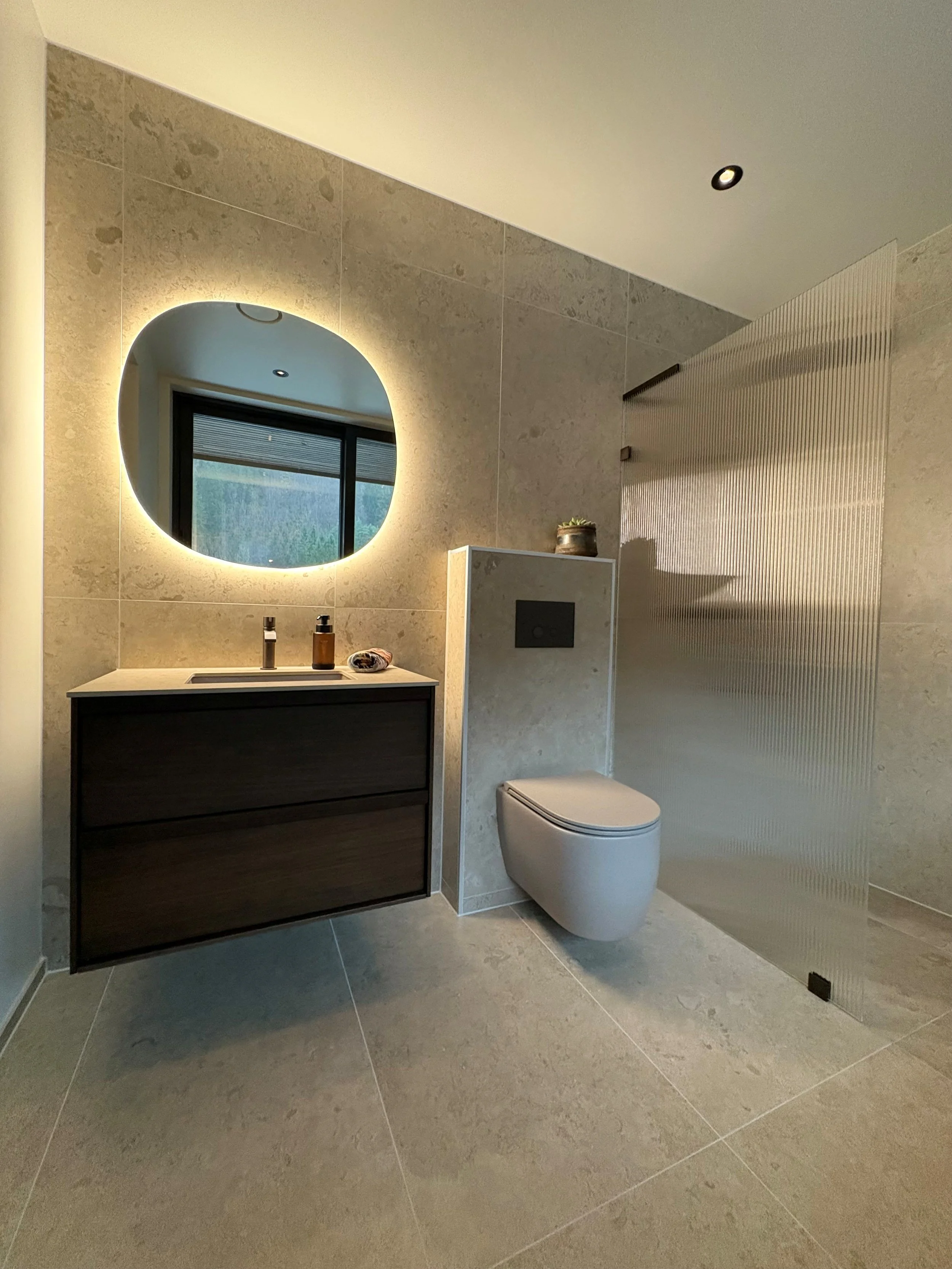 BAD MED UTSIKT – OG UTGANG TIL SPA