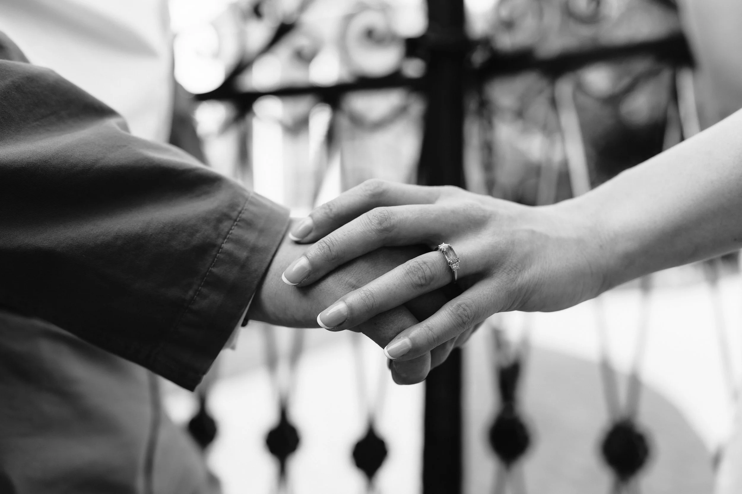 512264-25-24.714 PM_Leslie+JoshPhiladelphiaEngagement_0142-Copy1.jpg