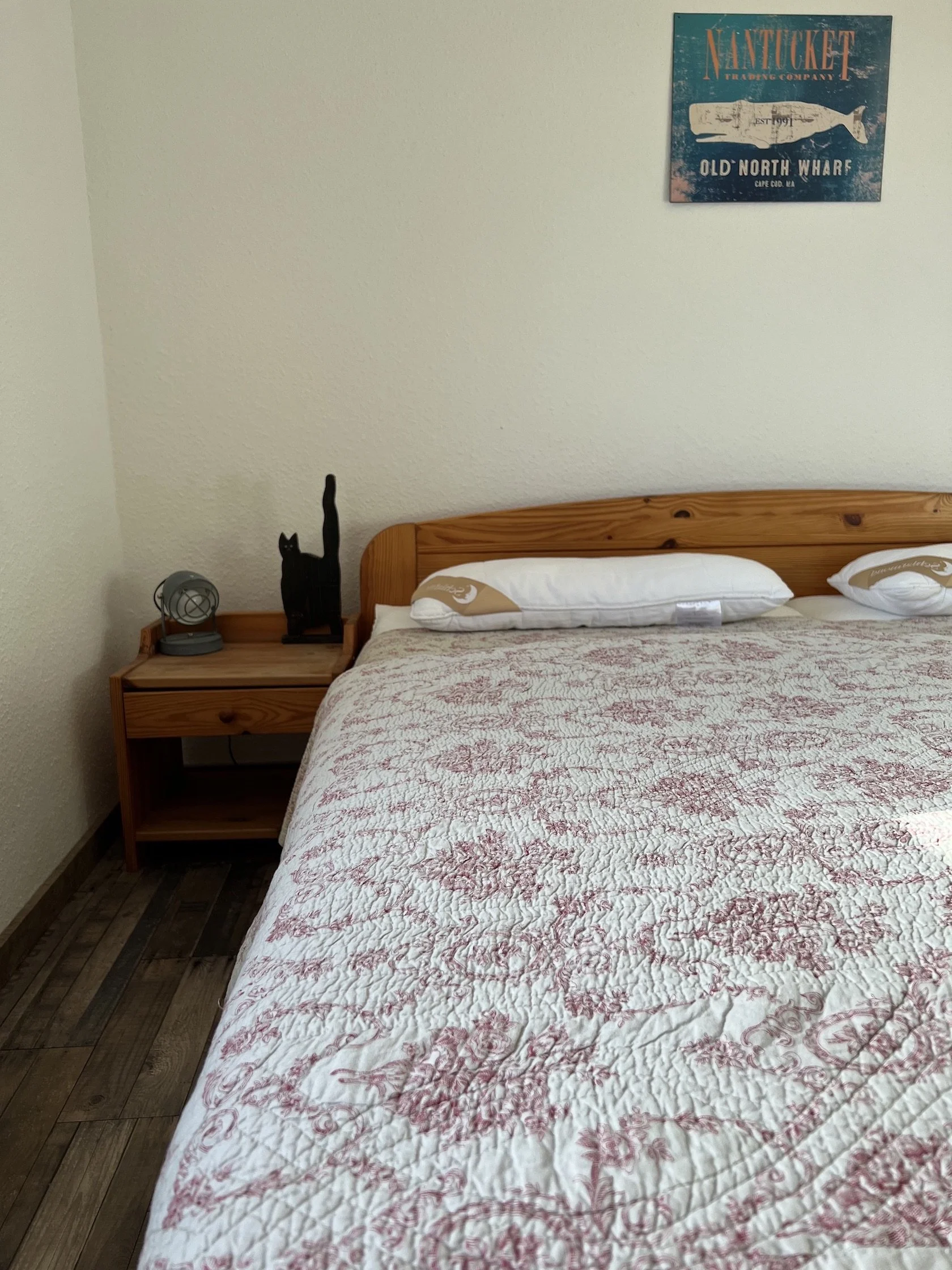 Schlafzimmer mit Doppelbett