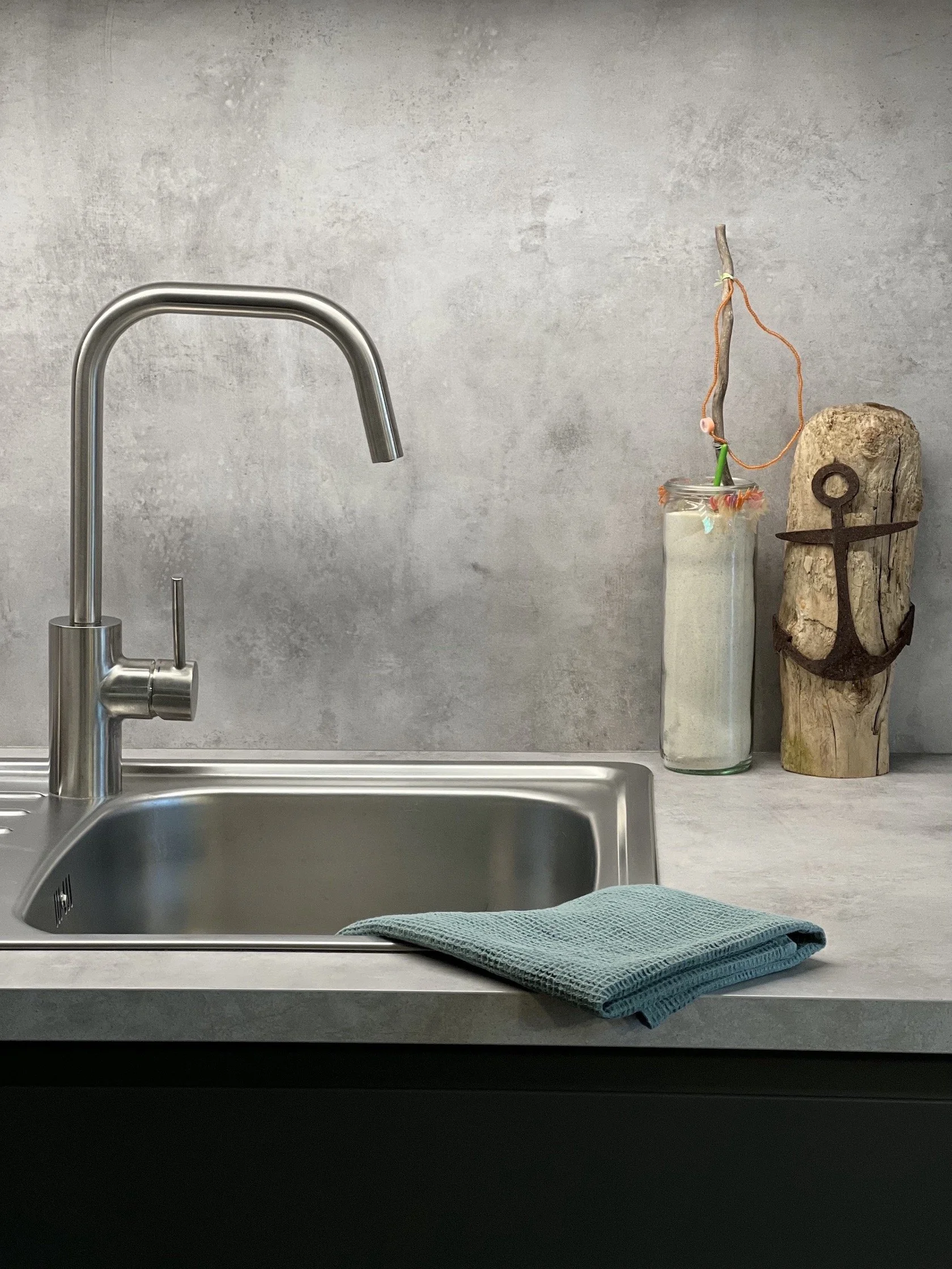 Küche mit Waschbecken