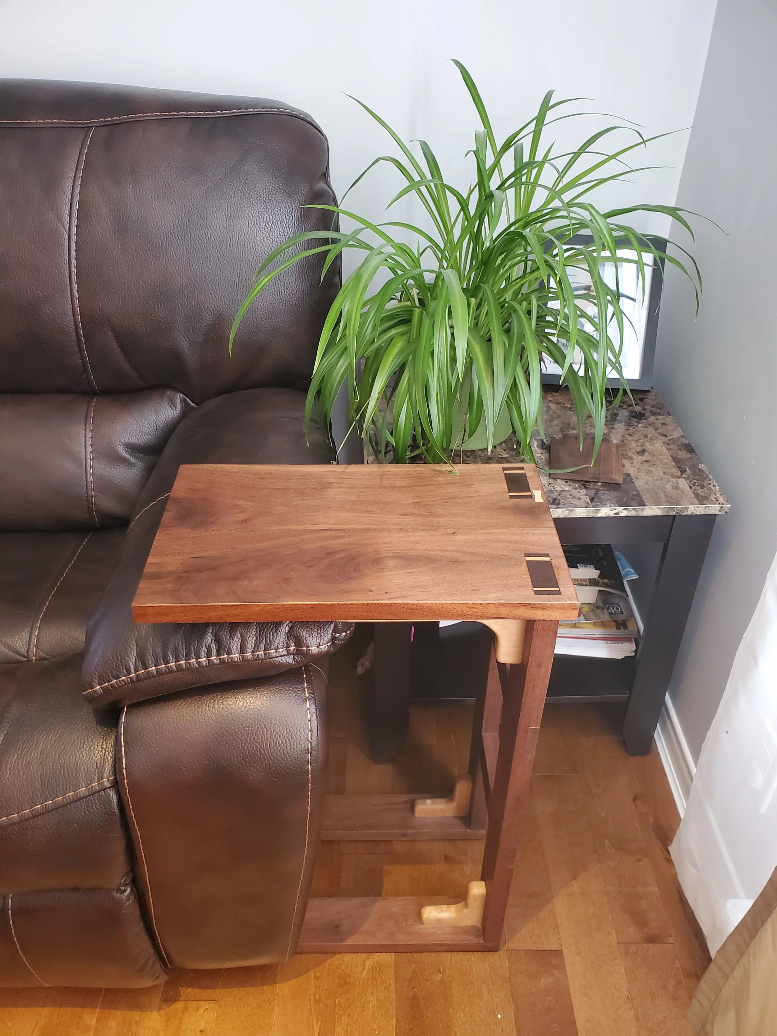 Petite table de sofa en Noyer Noir