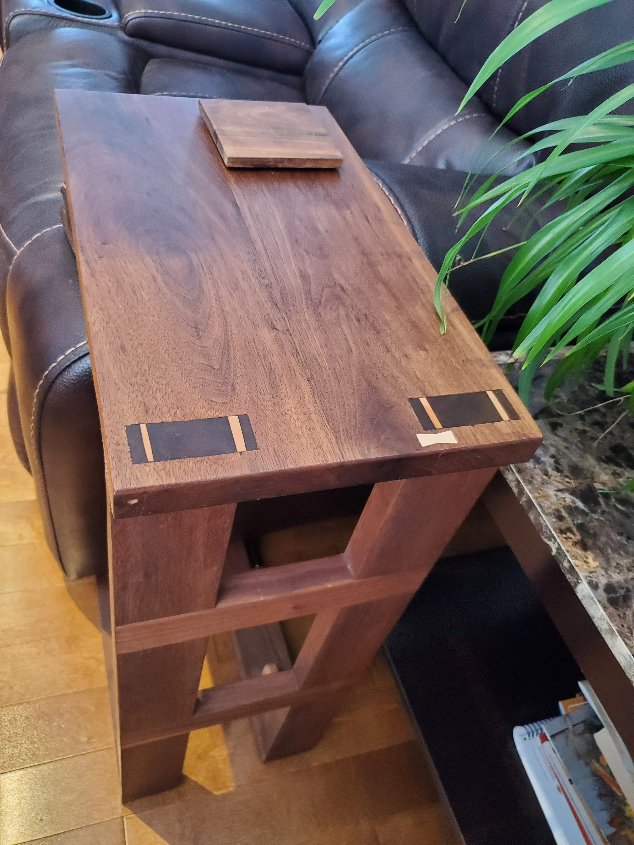 Petite table de sofa en Noyer Noir