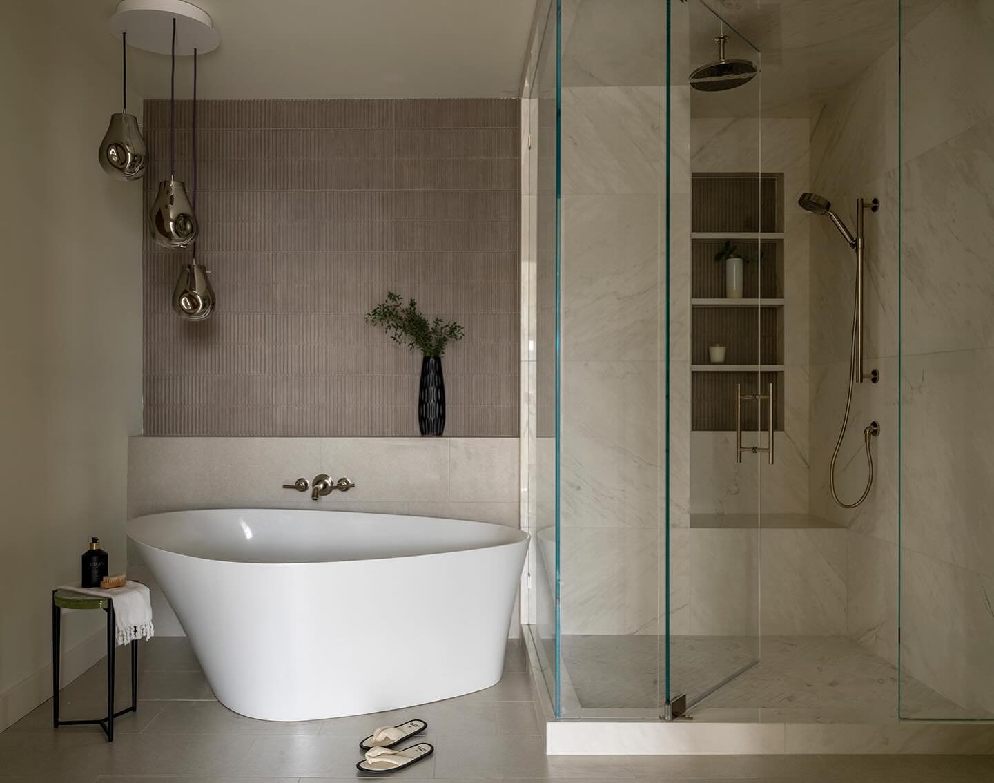 Steam Shower ✔️ Soaking Tub ✔️ Modern &bull; Sphisticated &bull; Cozy vibes ✔️

Location: Seattle, WA
Designer: @nicolehopperinteriors 
Contractor: @remontconstruction 
Photographer: @_karamercer 

#primarybathroom #masterbathroom #interiordesign