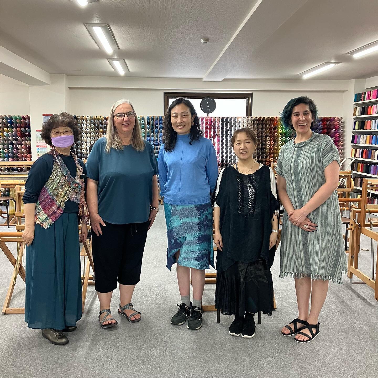 [Japan Tour] A full day with SAORI &amp; Bengala dye in Osaka. It was a great pleasure to reconnect with SAORI friends and people whom we got together in person first time. The focus of my tour is making friends through SAORI. We finished the day wit