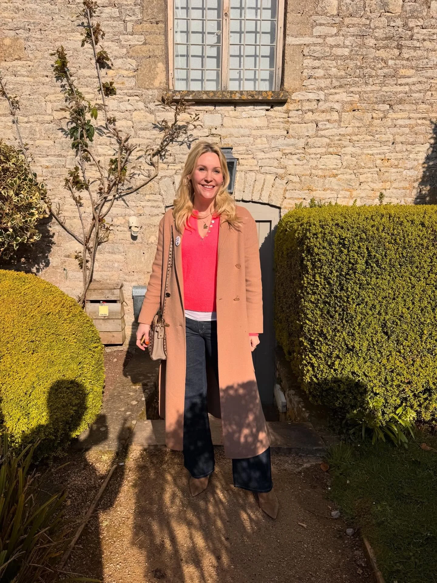 ✨ Colour = instant mood boost 🌈✨ 

Absolutely loving my new @bricksandstitches bright coral knit - so super cosy and lots of lovely compliments 😍The sun is shining and bump and I are heading to a breakfast date with my husband ❤️

A bumpy start to 