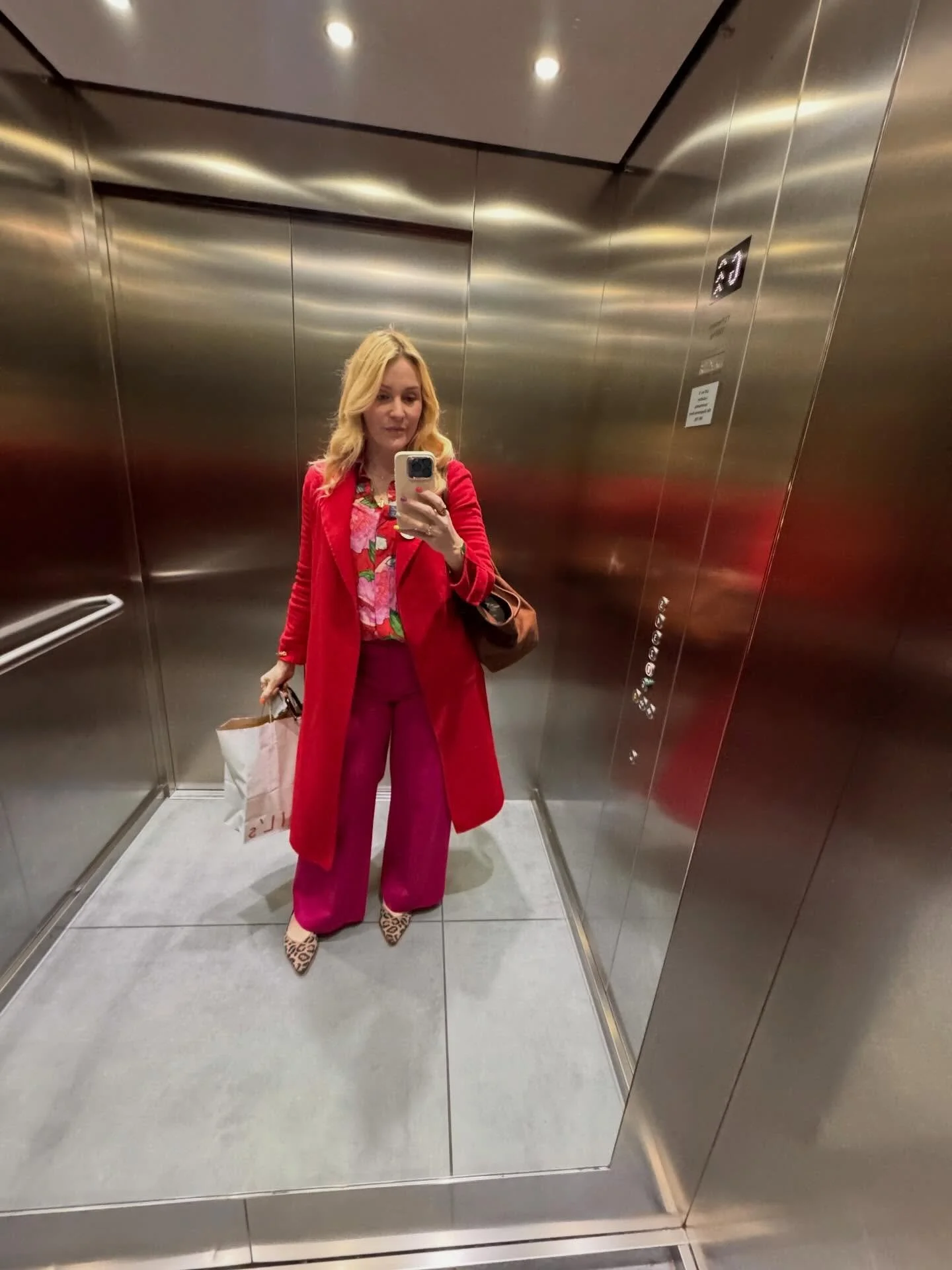 ✨ Back in the office&hellip; I&rsquo;ll bring the snacks and 🌈 🥐 ✨ 

Signed up to @gailsbakery rewards club and got a free loaf of sourdough - 🙌 Sure fire way to make a pregnant Mama happy! 😋 

I have been feeling soooo 💩 recently! Nothing fitti