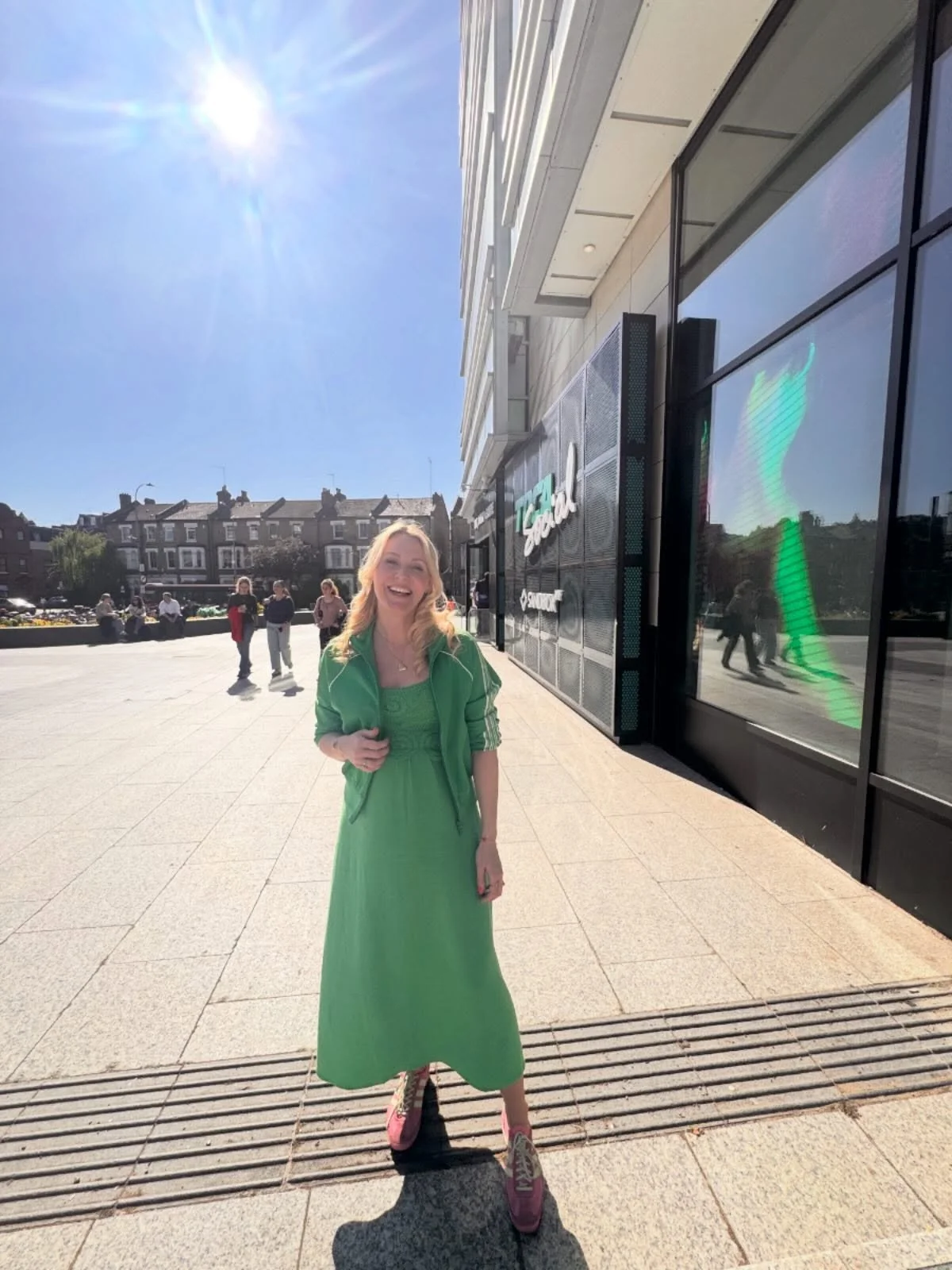 ✨ In my green era 😆 Growing 🌱bump 😉✨ 

Found this green crochet dress from @roman - They only had petite sizes left and it&rsquo;s actually a great length. I&rsquo;m 5ft 6 for reference. Non-maternity with an elasticated shirred bit at the back. 8