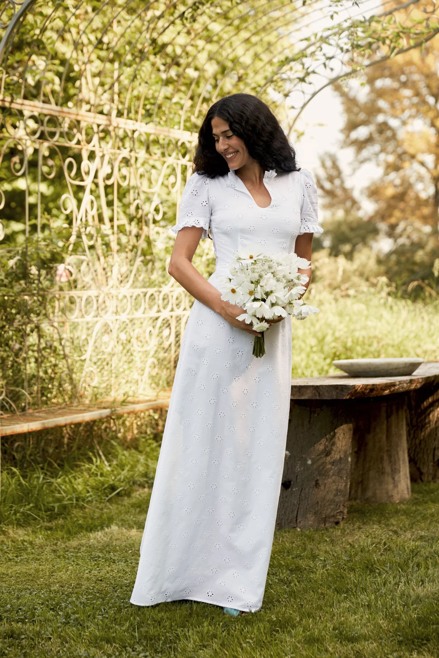 Broderie Anglaise - The favourite now also with front fastening - Miss Mary