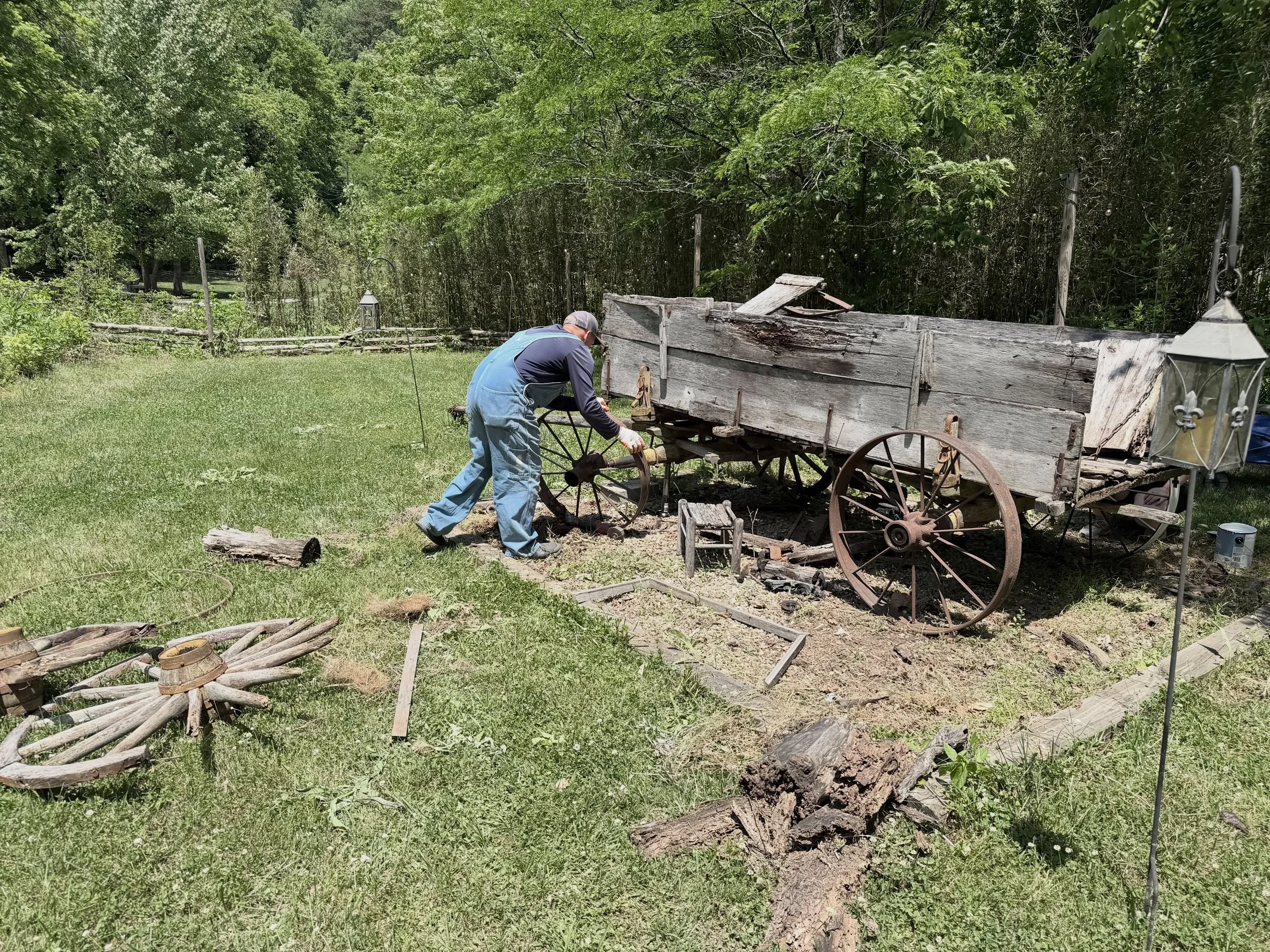 Some of y&rsquo;all may remember the old wagon sitting at the entrance of the venue&hellip; 🤍

And honestly? We know a lot of people were worried when it started falling apart. There was even talk at one point about getting rid of it completely. But