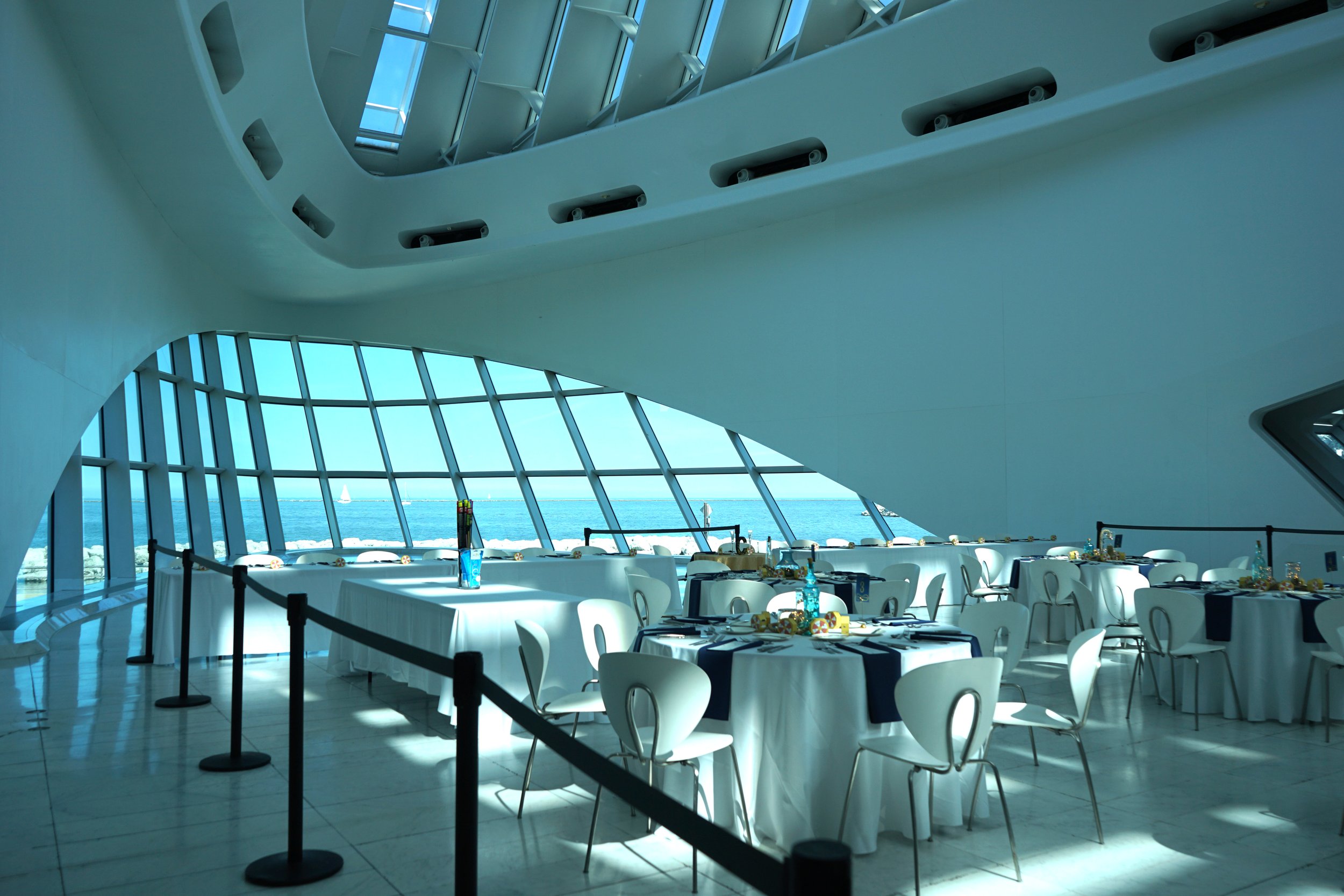 Milwaukee Art Museum Galleria, 2018 (Sony A7ii)