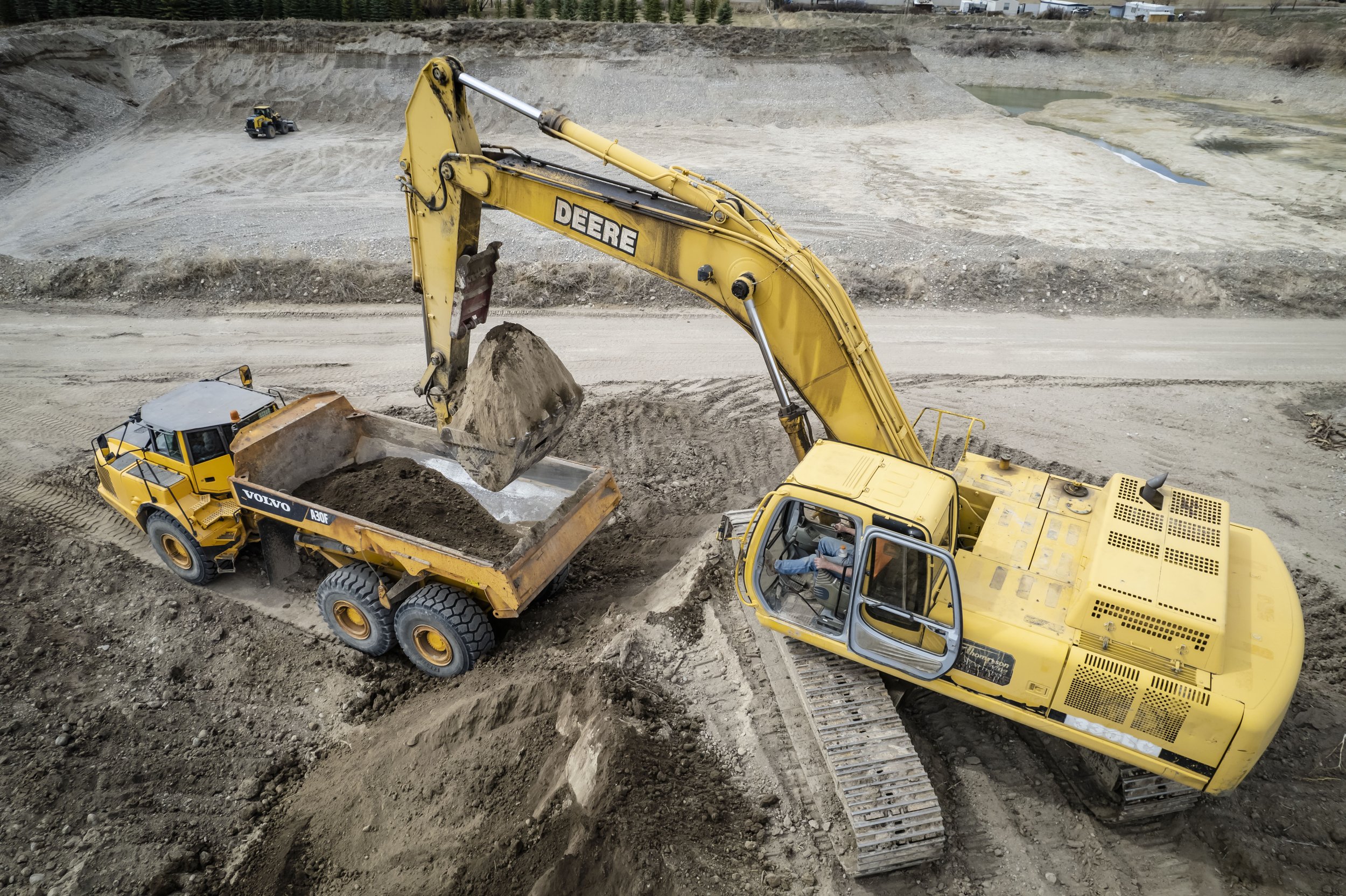 volvo_excavator_pit_0113.jpg