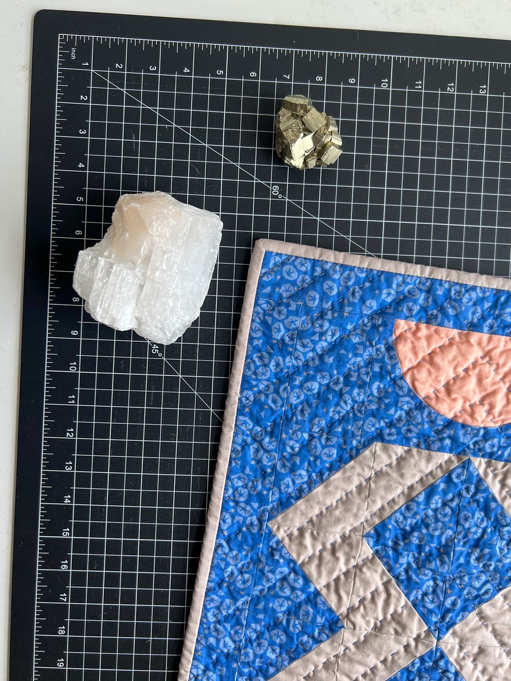 Create a Unique and Modern Mini Quilt with Vase Mini Quilt Pattern