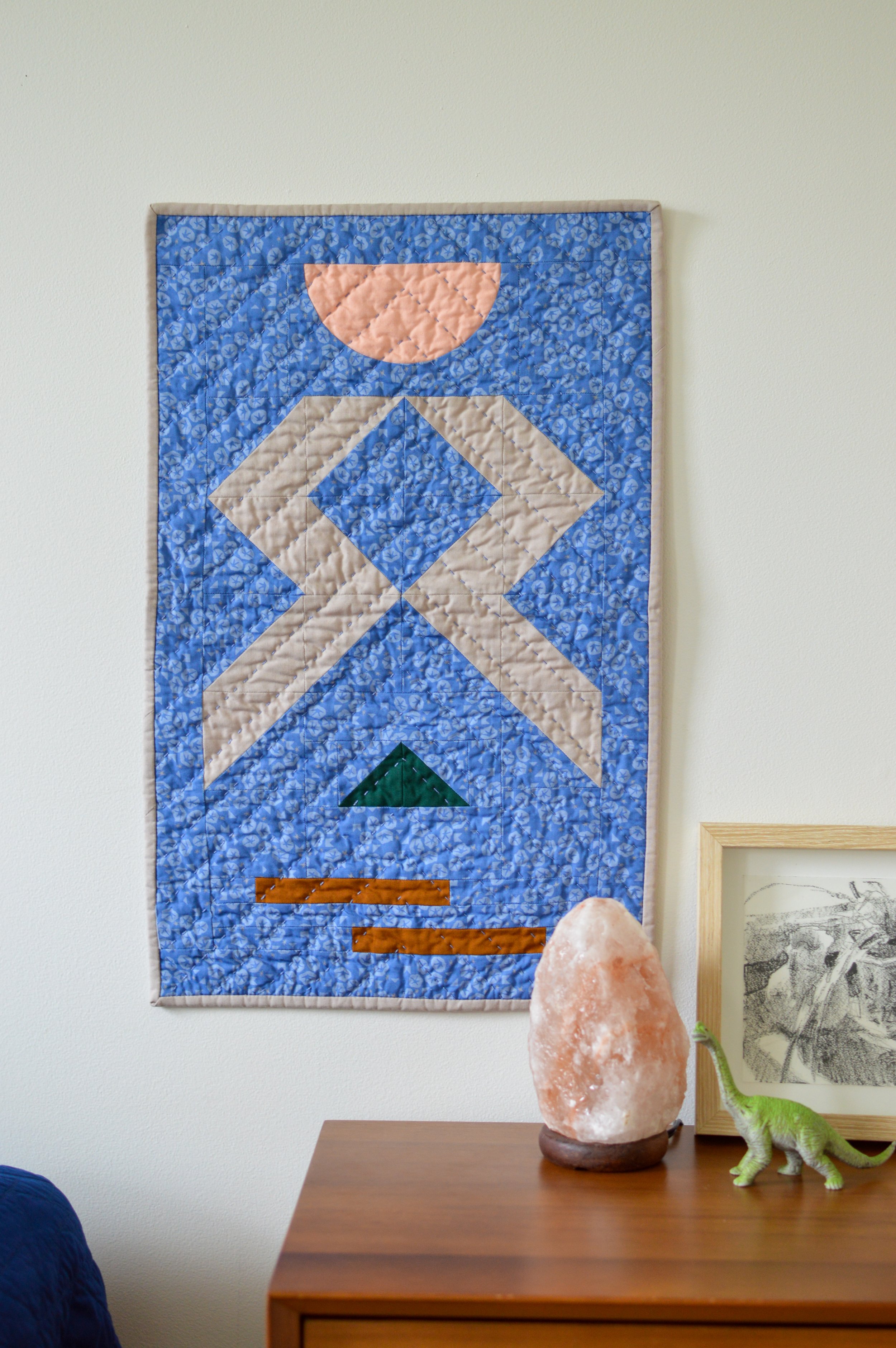 Create a Modern Mini Quilt with a Unique Quilt Pattern | Vase Mini Quilt