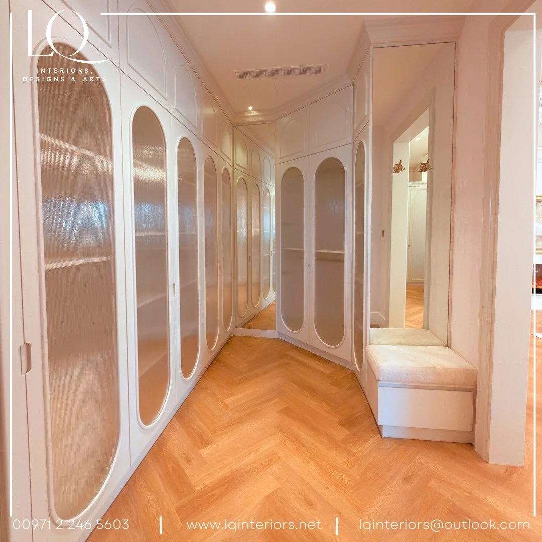 Refined classic suite with a pink soul 💖

We offer fit out assistance as well as design idea and visual rendering of any space in your home. You'll have a clear idea of ​​what you want to achieve in your room, as well as step-by-step directions for 