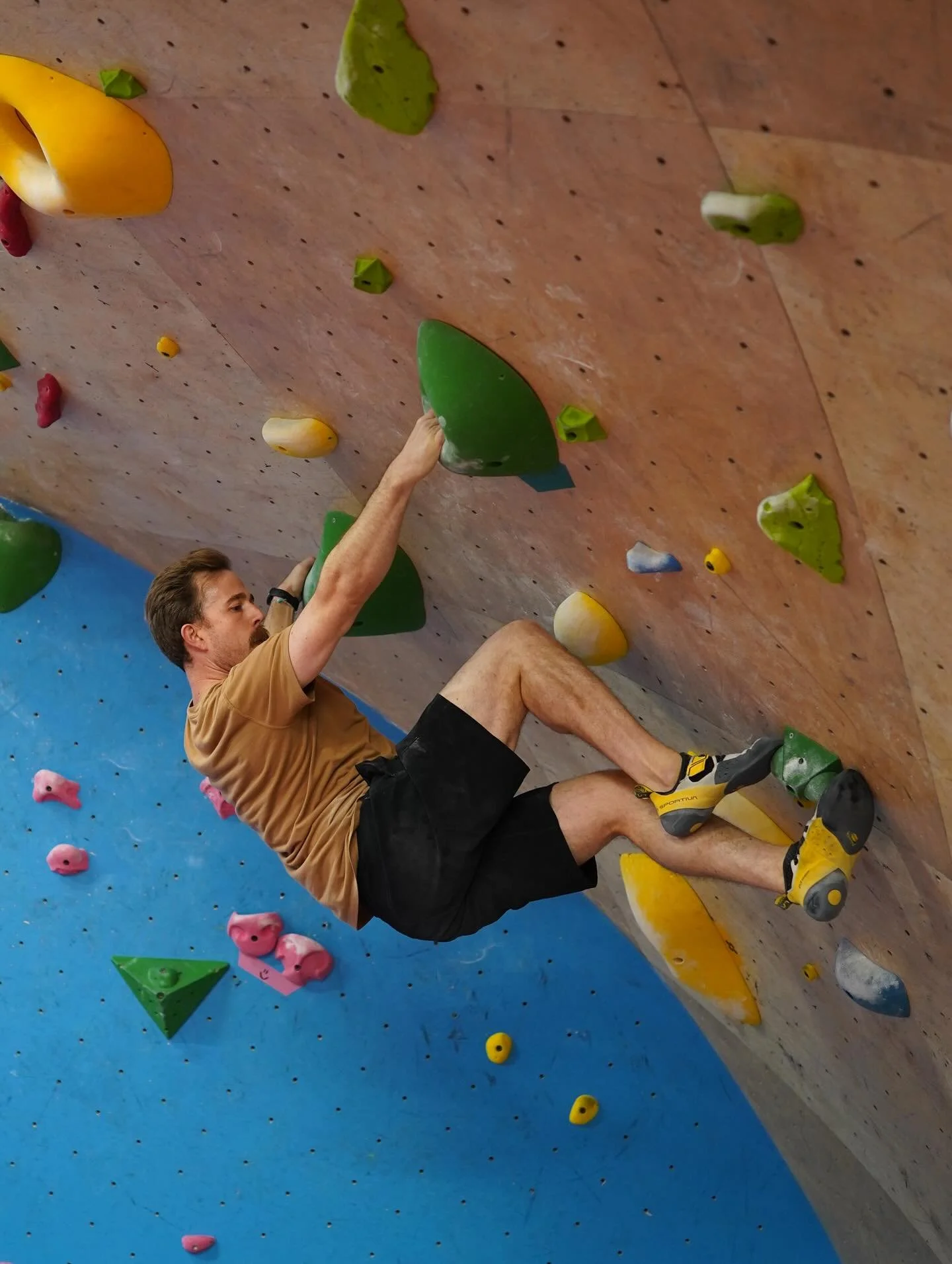 A few fill-ins here n there 👻

We&rsquo;ve got the best of both worlds&hellip; a delicate techy slab &amp; a burly overhung power problem 🤌🏼 Come try em out!🧗🏻&zwj;♂️