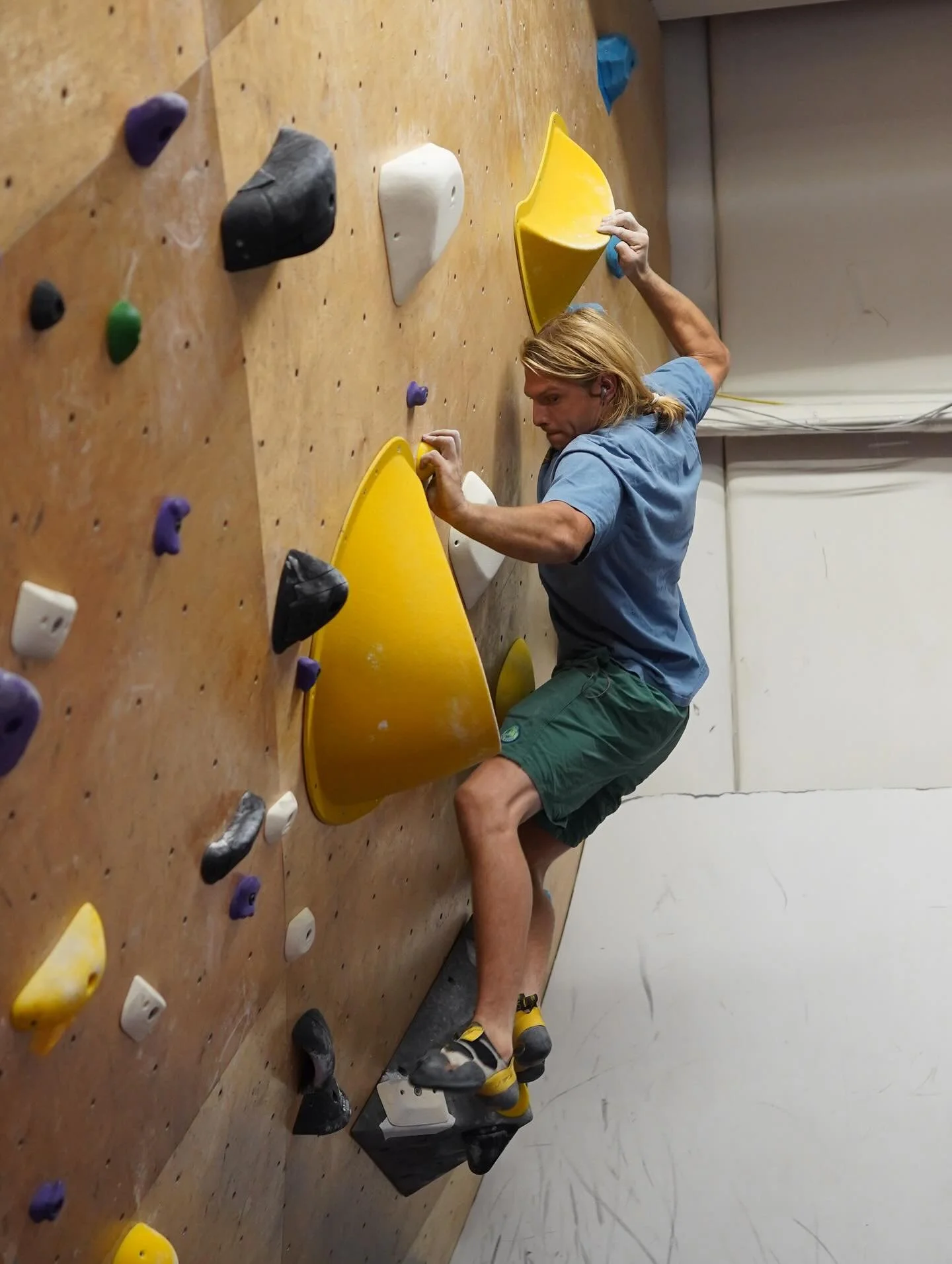 South Wall pt. 1 ➡️

8 new problems on the right side of the South Wall 🤩 Left side coming Thursday ⬅️

🪨Coffee at the Crag returns THIS Saturday September 20th! Meet us at Moss Rock for some  chit chat, climbing, &amp; complimentary @seedscoffee☕️