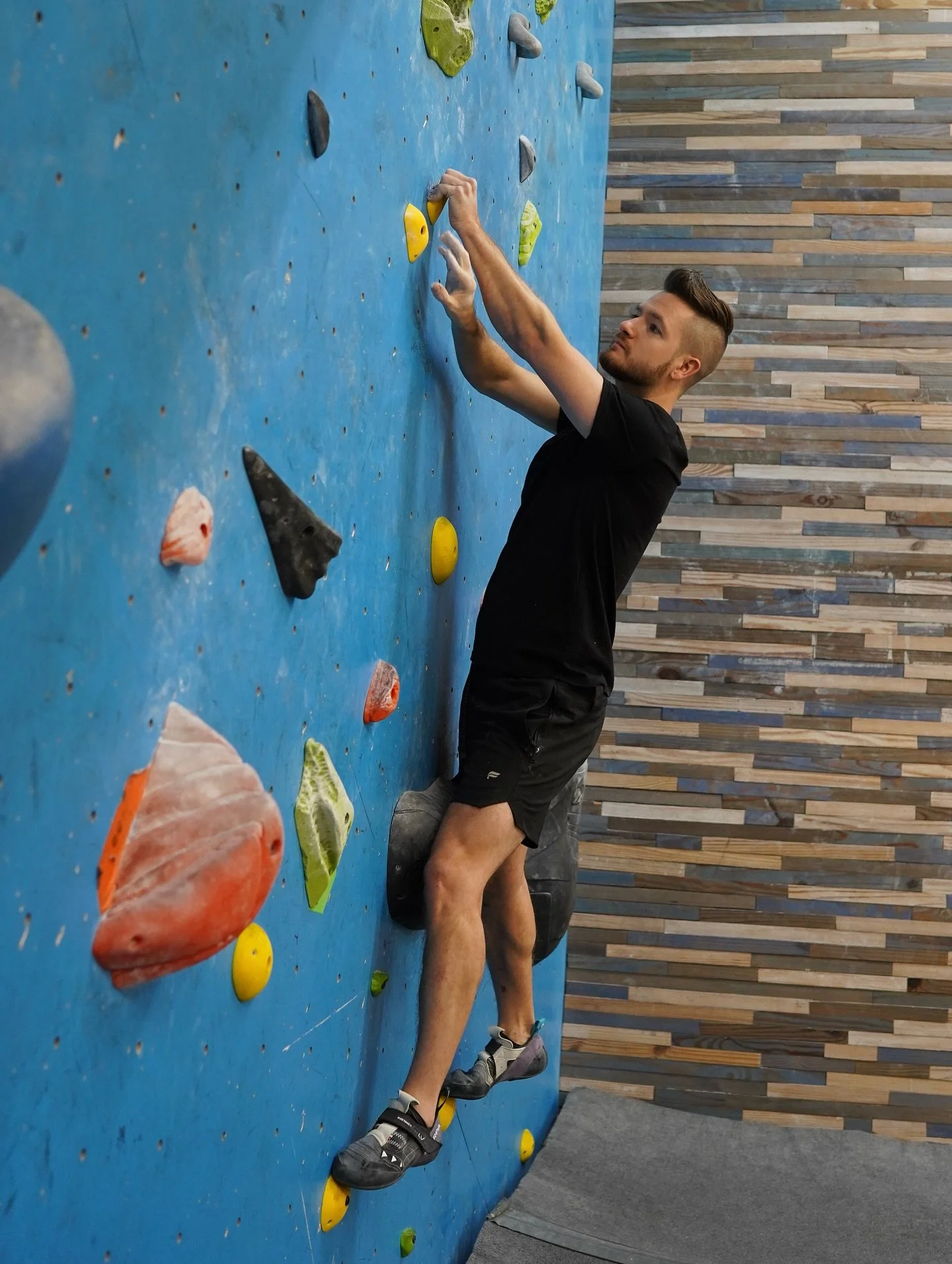 Fill ins, fill ins, &amp; more fill ins❕

Come in &amp; find them all (there are 5🖐🏼🤫)

Who&rsquo;s ready to GET DOWNNN this Saturday?! Graveyard Getdown will begin at 5️⃣PM, with the Dyno Comp starting at 6️⃣PM. Find your partner, throw your cost