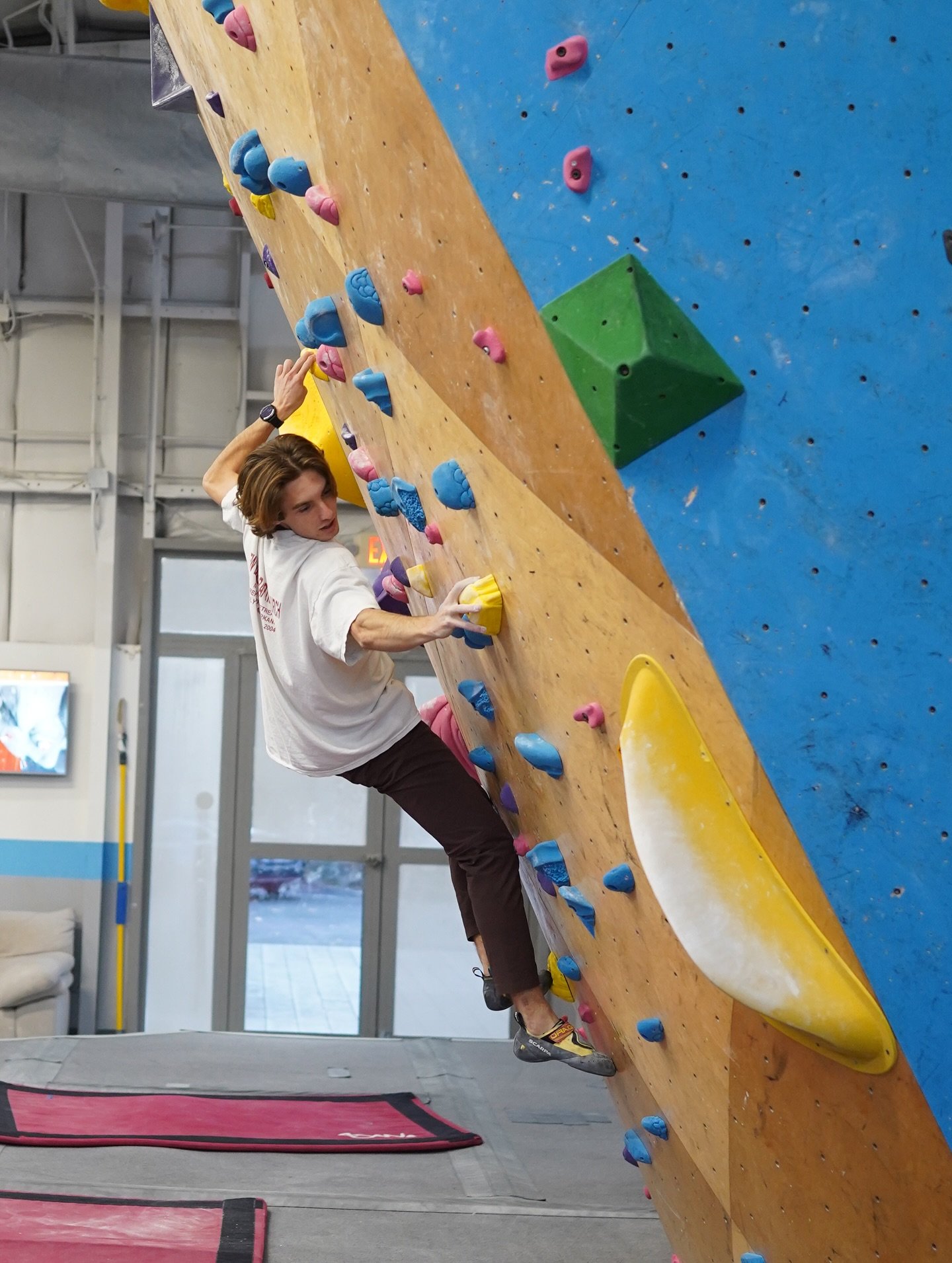 New Comp Wall &amp; Slab 😱

Apologies for the break in our regularly scheduled programming&hellip; We&rsquo;re back &amp; better‼️ We&rsquo;ve set some four point starts to simulate comp climbs for y&rsquo;all - Put yourself to the test &amp; give e