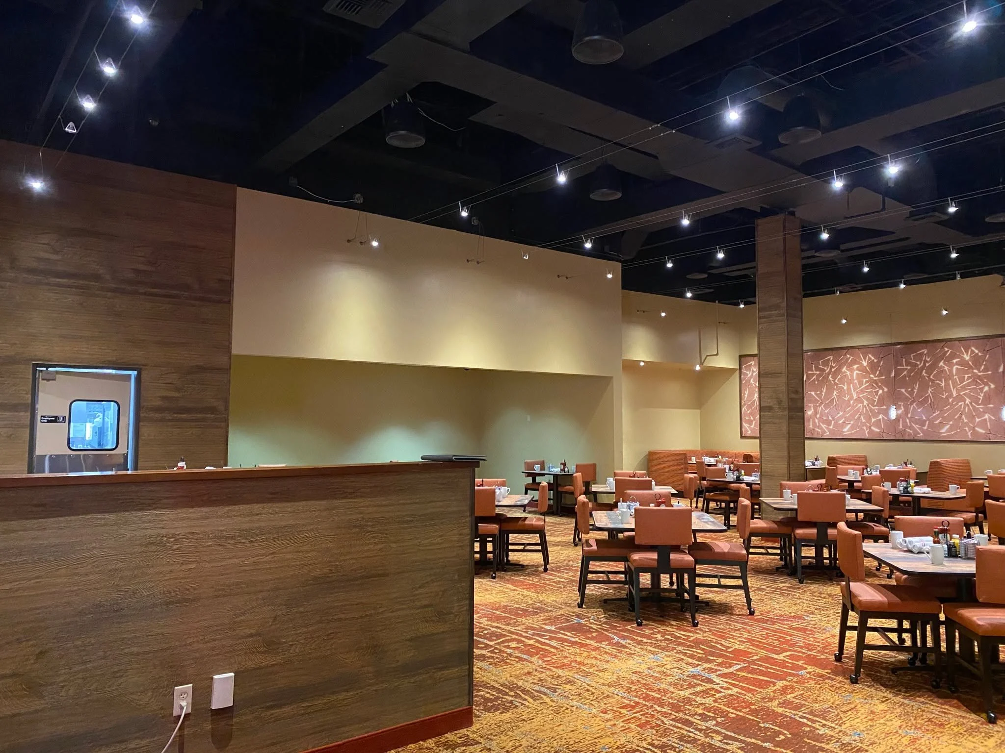 Is 2026 the year for an upgrade? Whether you need tenant improvements or a full remodel, our team delivers high-quality work with minimal disruption. Don't wait for spring; let's revitalize your space and boost your business performance now.
📍 225 S