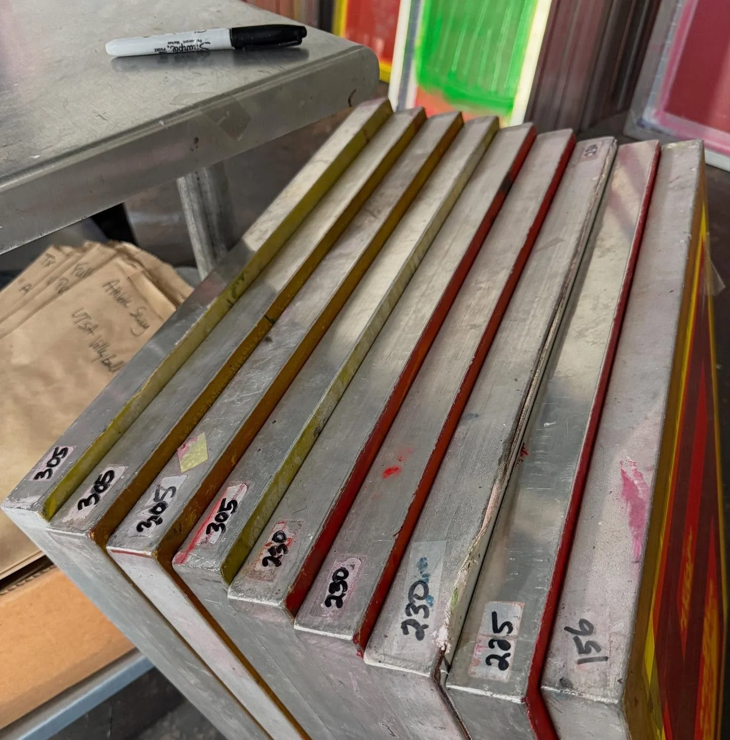 Screen selection is key in keeping things tight! 

#doyouevenown305s? 
#quality_print_shop 
#20yrsprintin 
#trustus 
#weknowprint