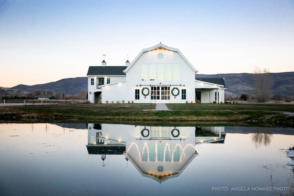 Holiday-Decor_Ranch-Holiday-Decorating_UtahFlorist_Artisan-Bloom-5.jpeg