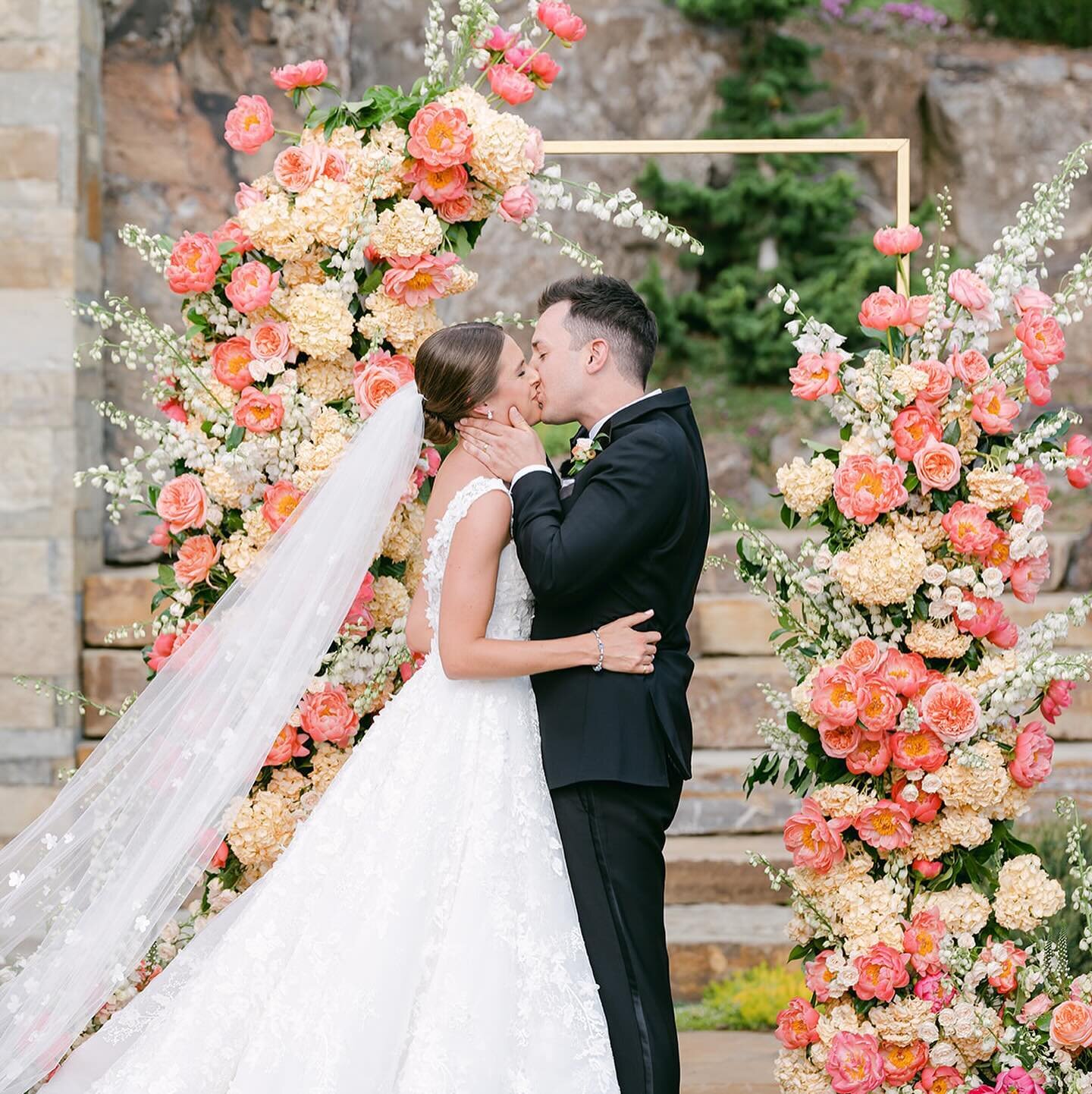 Remembering this stunning June day 😍 Eliza&rsquo;s vision included luxurious blooms and loads of color 🌸❤️ We are so honored to have this beautifully featured in the newest edition of @utahbridemag 🥰 check out the full story in their stunning new 