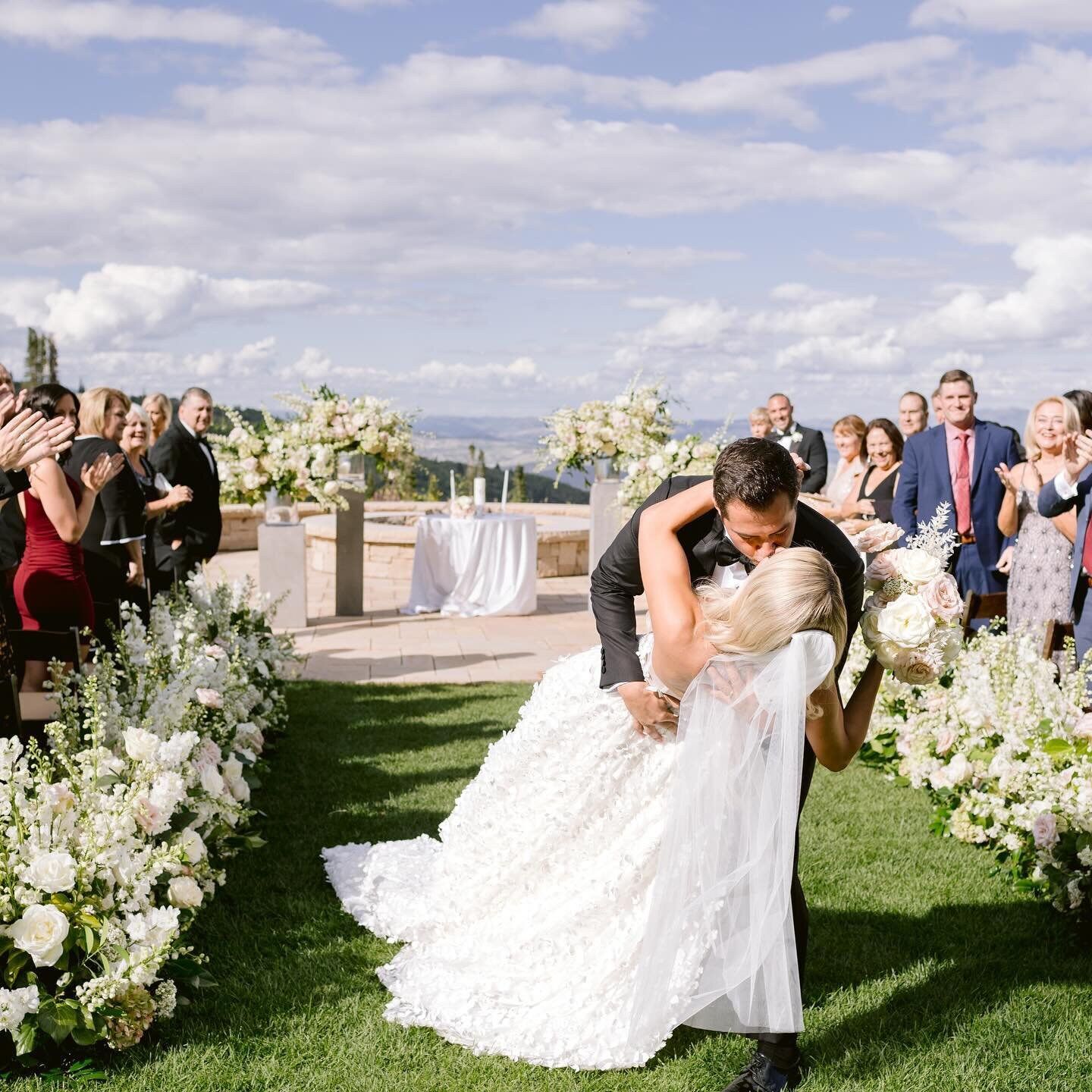 Kristen + John 🤍 09/02/23 🤍

Event designer/ planner: @silversummitevents 
Venue: @montageweddings @montagedeervalley 
Photographer: @sparkle_illuminating 
Videographer: @jaredwortleyfilms 
Ceremony Entertainment: @wearestringlove 
Reception Entert