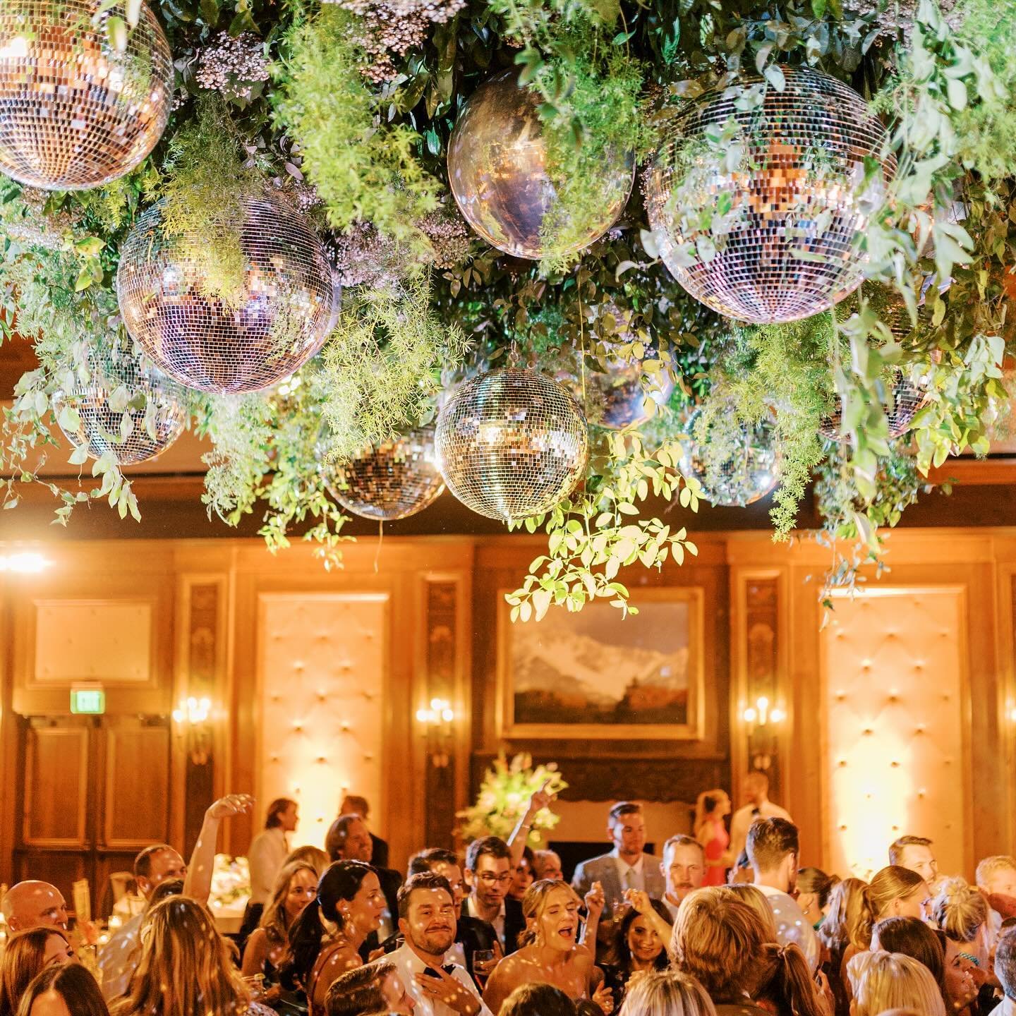 Disco dreams 🪩 &mdash;because every love story deserves a that sparkle 🤩✨🌿

Vendors 
Event designer/ Planner: @silversummitevents 
Venue: @steinlodge @selweddings 
Photographer: @ashleebrookephoto 
Videographer: @ryanhinmanfilms 
Ceremony music: @