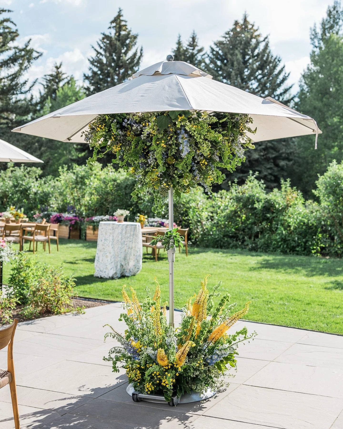 The sun is shining bright here in Utah, bringing us back to K&amp;P&rsquo;s three day wedding celebration in Jackson, WY. Festivities began with a welcome party by the pool @theclubat3creek with thoughtful welcome bags, custom branded cowboy hats fro