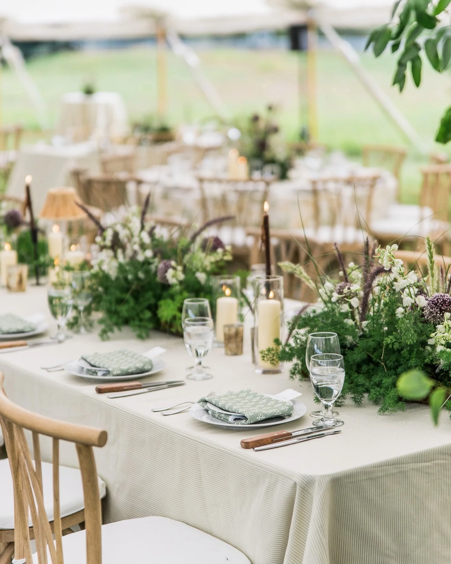 Western luxury rehearsal dinner dreams ✨ 
an elegant tented evening framed by the magnificent Tetons, designed to feel deeply connected to its surroundings. The florals were intentionally organic and refined, echoing the natural beauty of the landsca