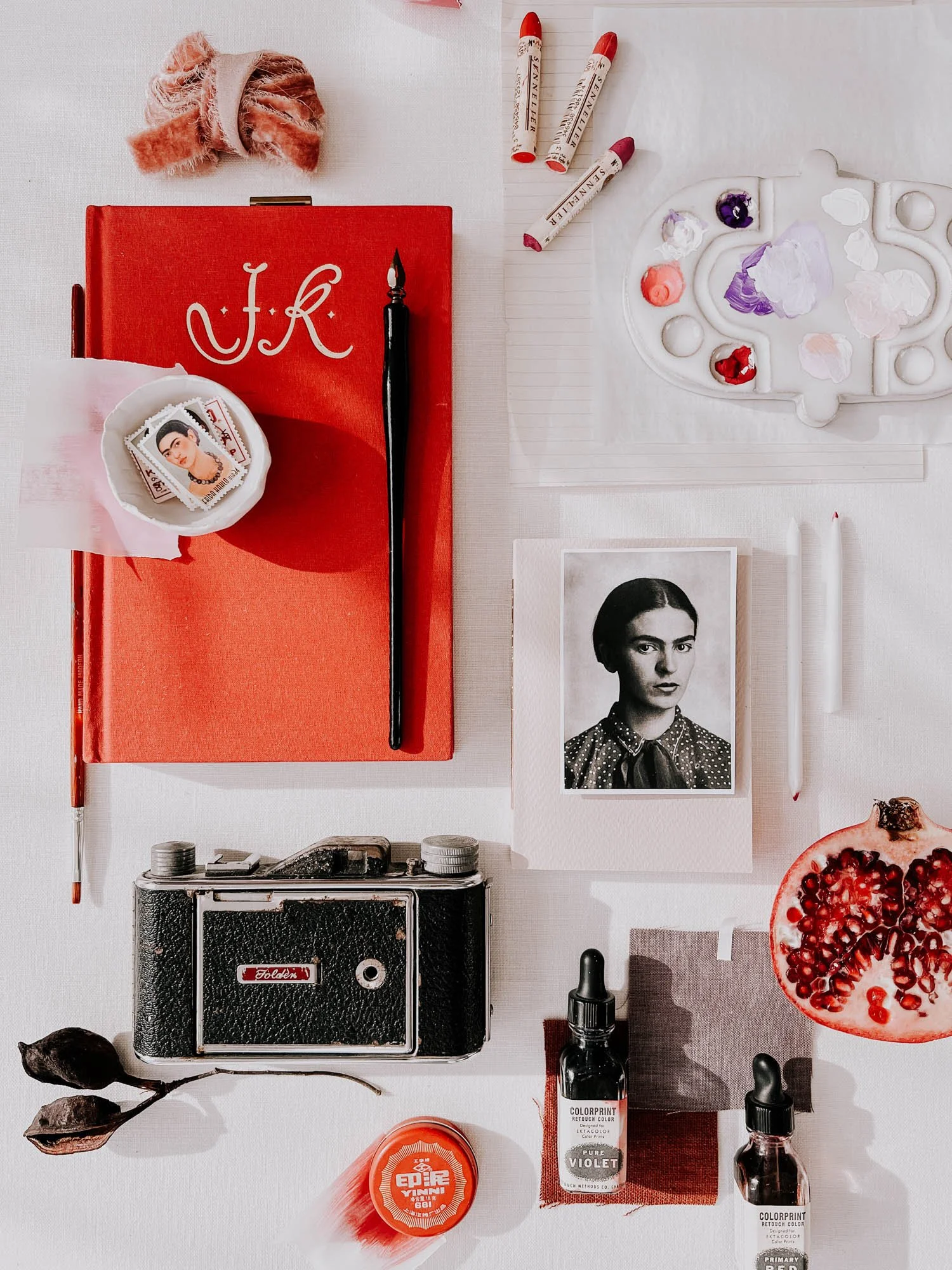 Photo inspiration: Decluttering Your Artist Space Reference: Declutter Your Artist Website