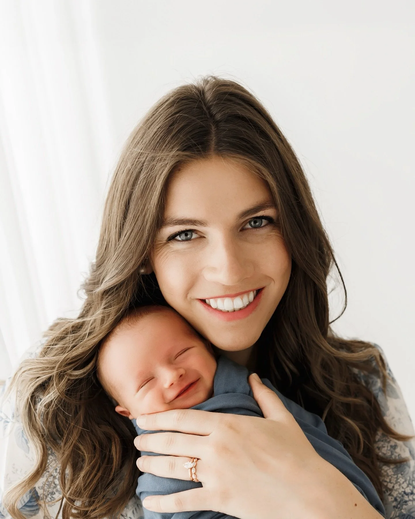 Wowwwww. Parenthood looks GOOD on you guys! What a gorgeous family 😍 

This is your reminder to get in the photos, moms &amp; dads! I know those first few weeks of your newborns life are completely exhausting&hellip;but you will never regret it and 